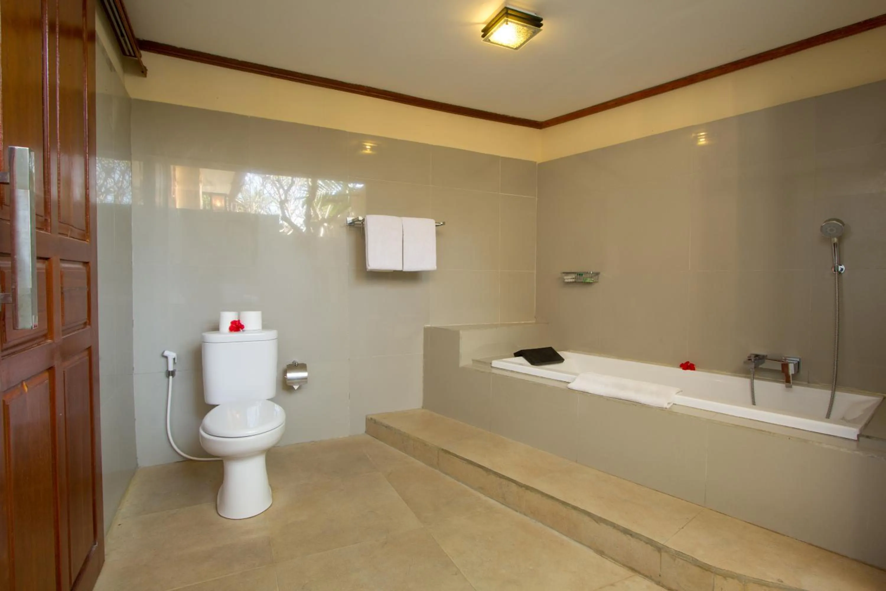 Shower in Arya Amed Beach Resort and Dive Center