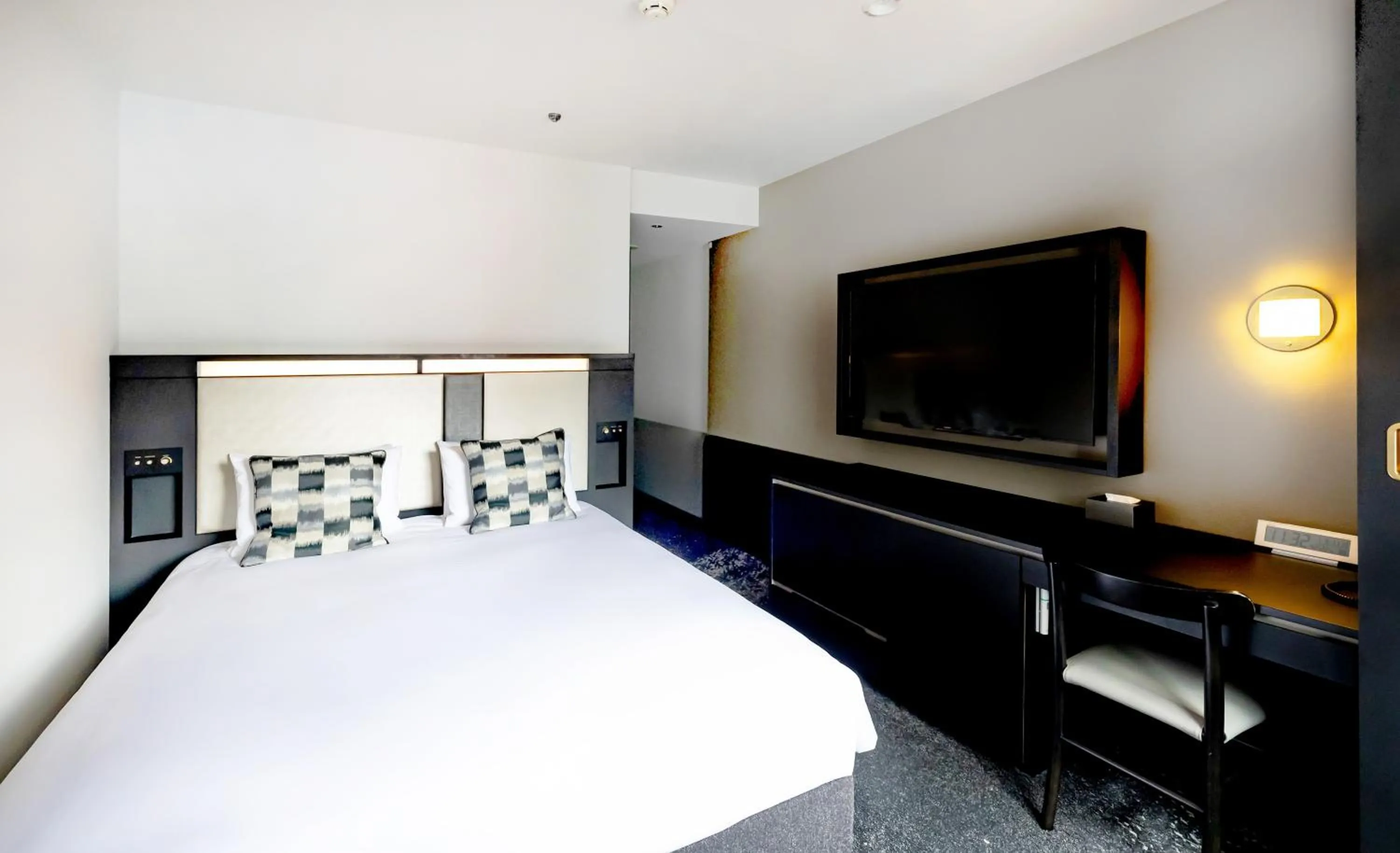 Photo of the whole room, Bed in Cross Hotel Osaka