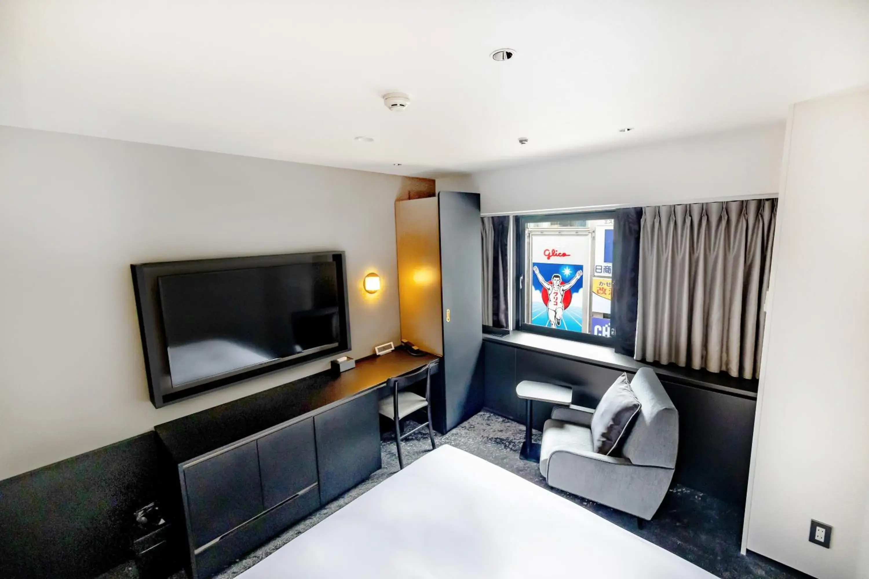 Photo of the whole room, Bed in Cross Hotel Osaka Photo of the whole room, Bed in Cross Hotel Osaka