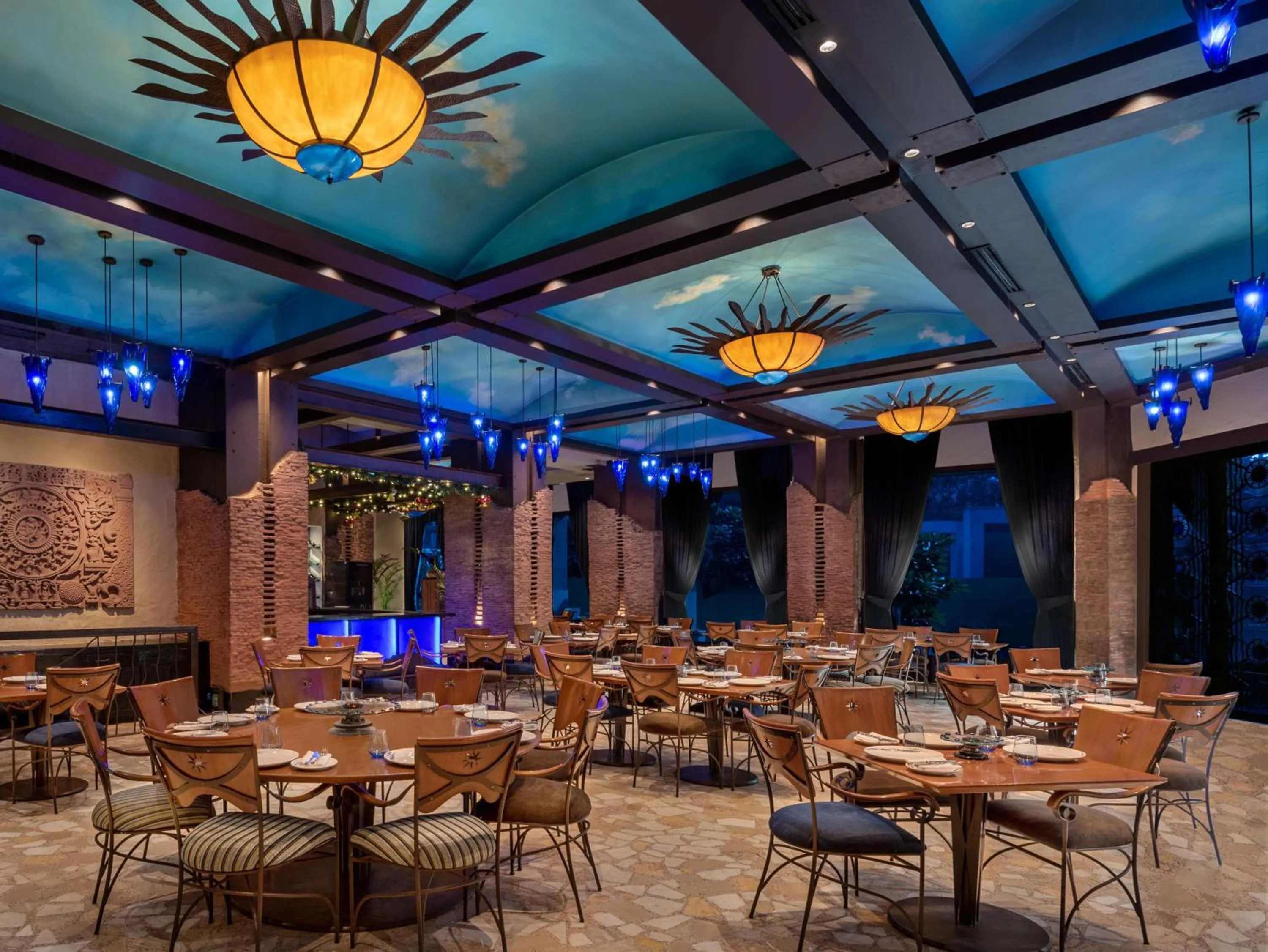 Restaurant/places to eat in Radisson Blu Plaza Delhi Airport