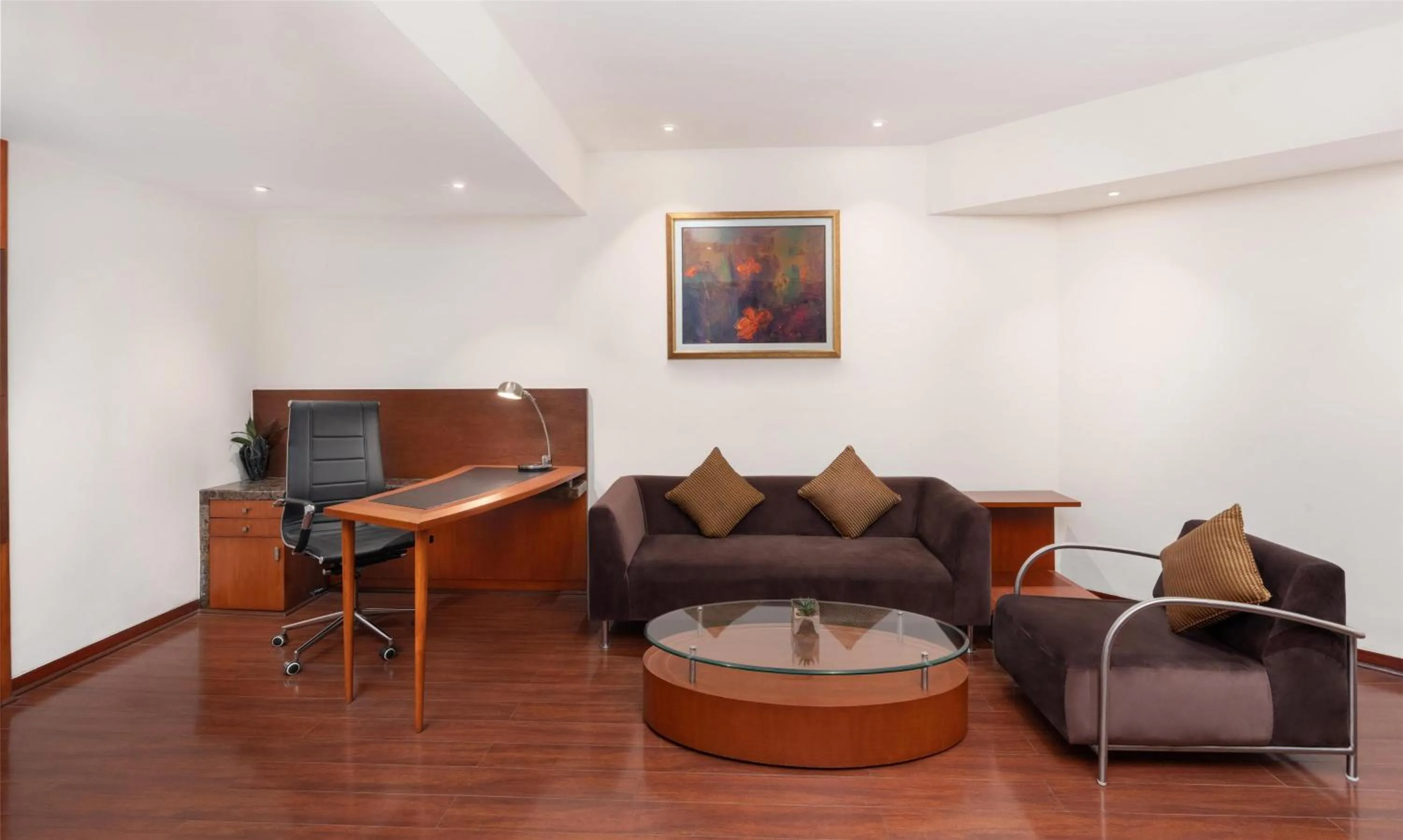 Photo of the whole room in Radisson Blu Plaza Delhi Airport