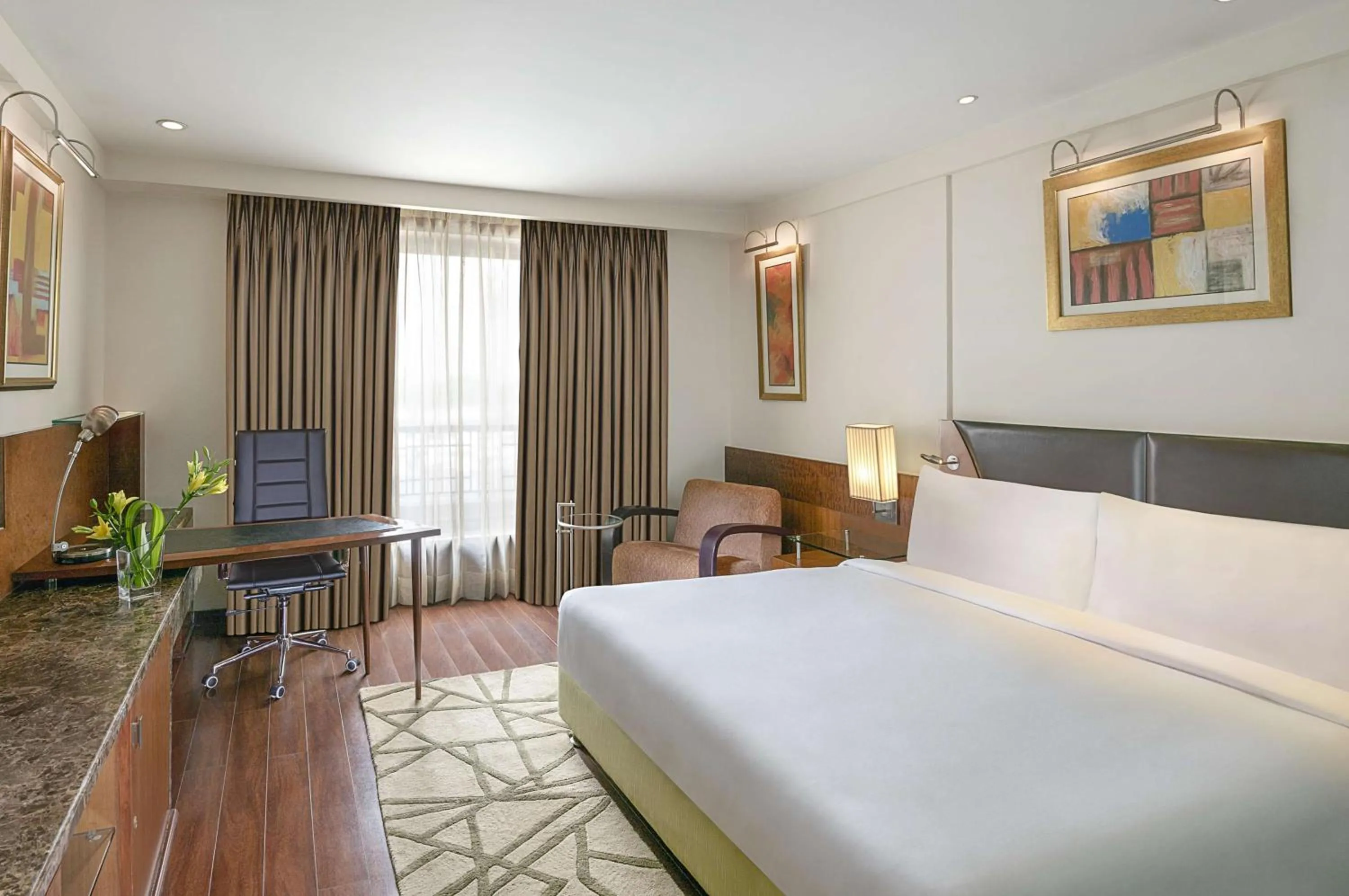 Bedroom, Bed in Radisson Blu Plaza Delhi Airport