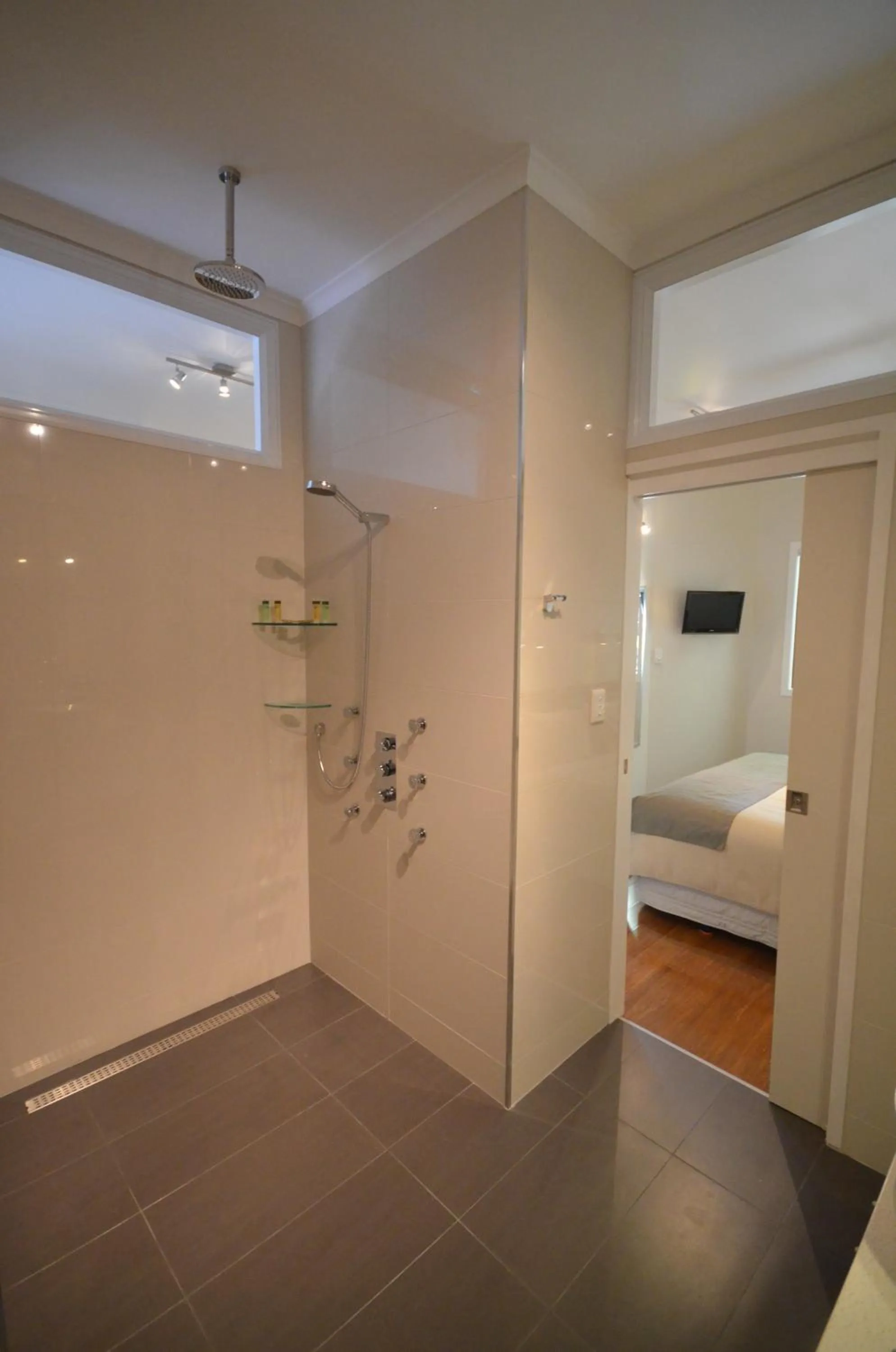 Bathroom, Bed in Cumberland Resort & Spa