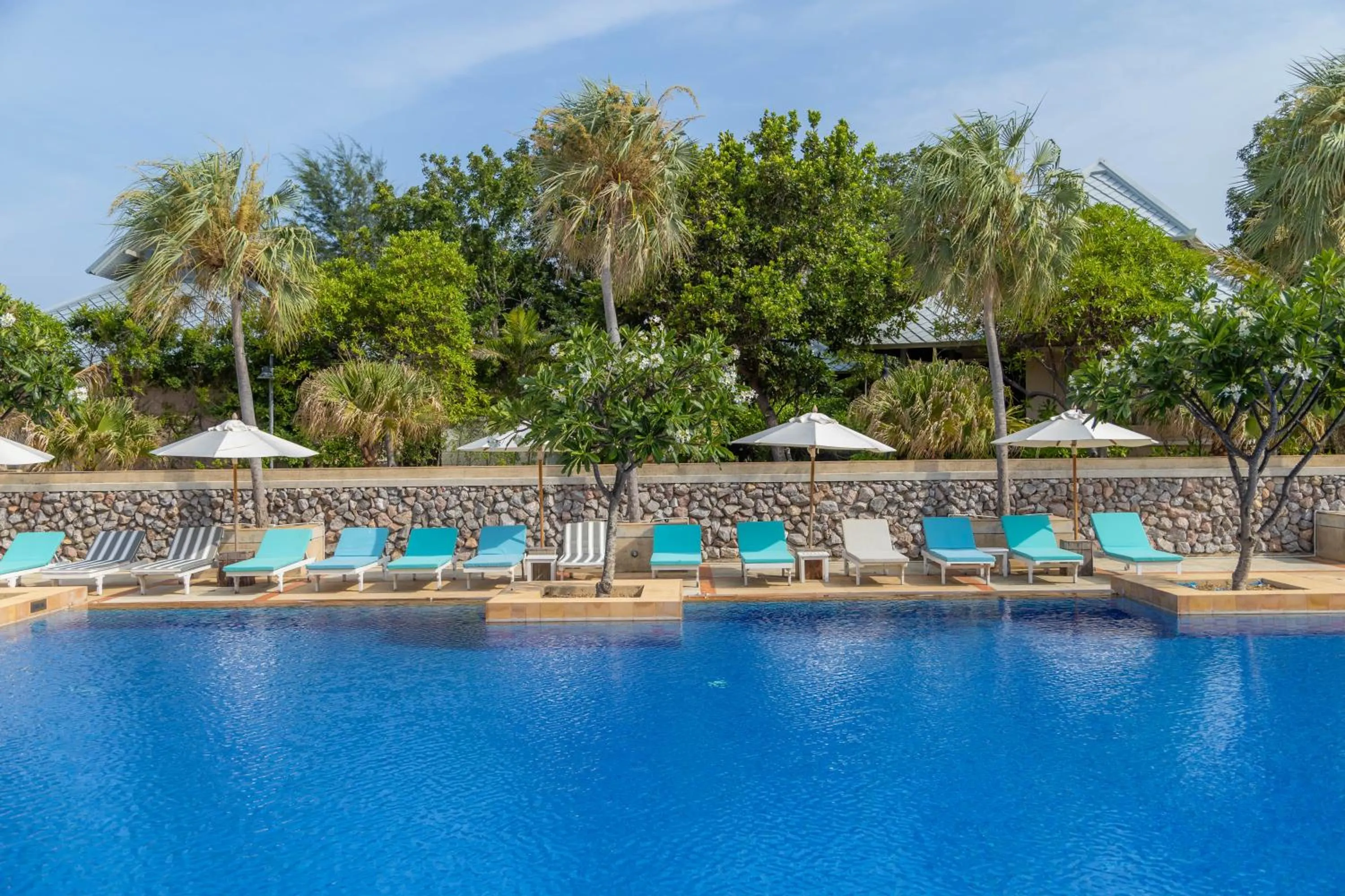 Swimming pool in Sirarun Resort