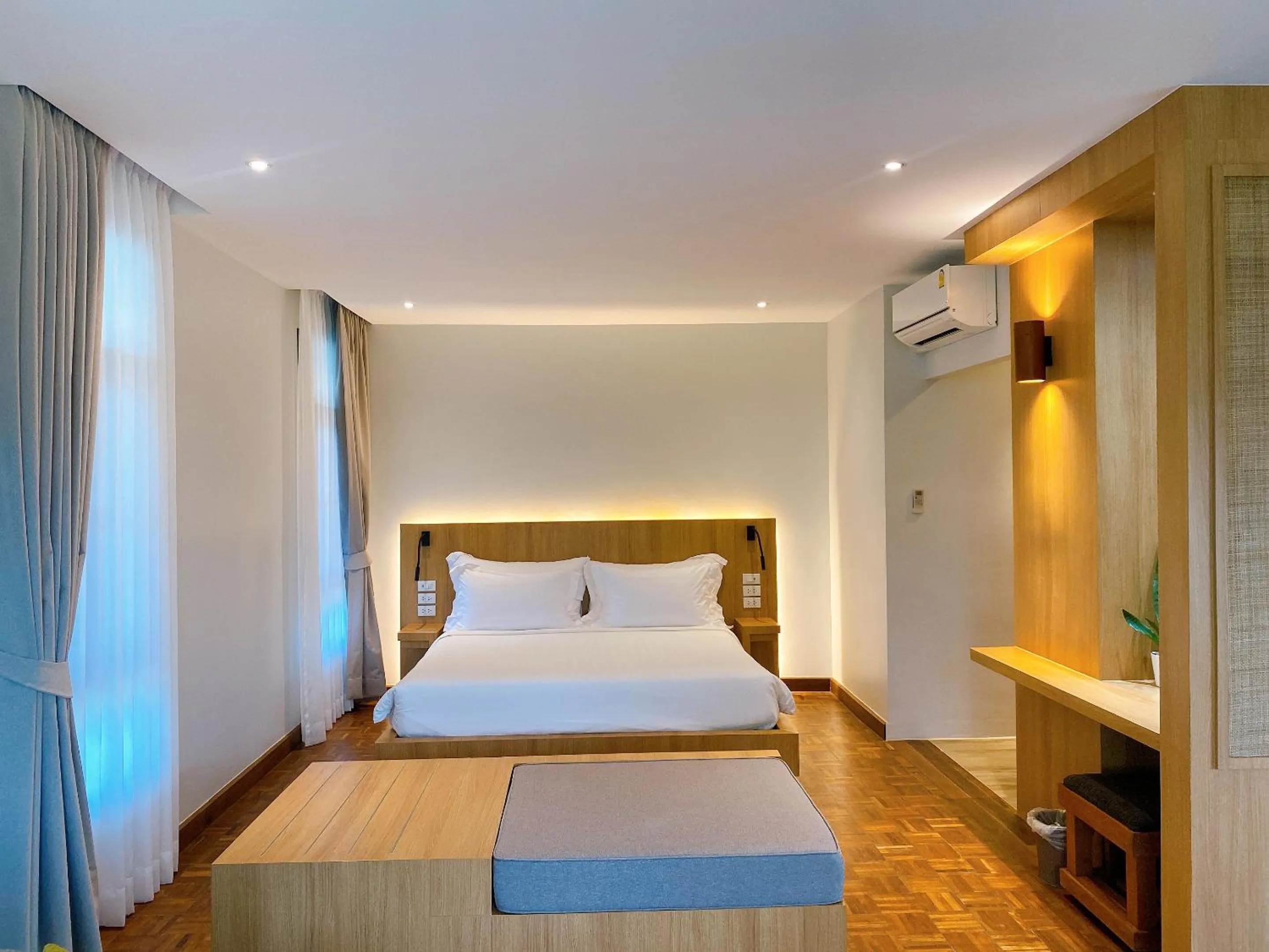 Photo of the whole room, Bed in Sirarun Resort