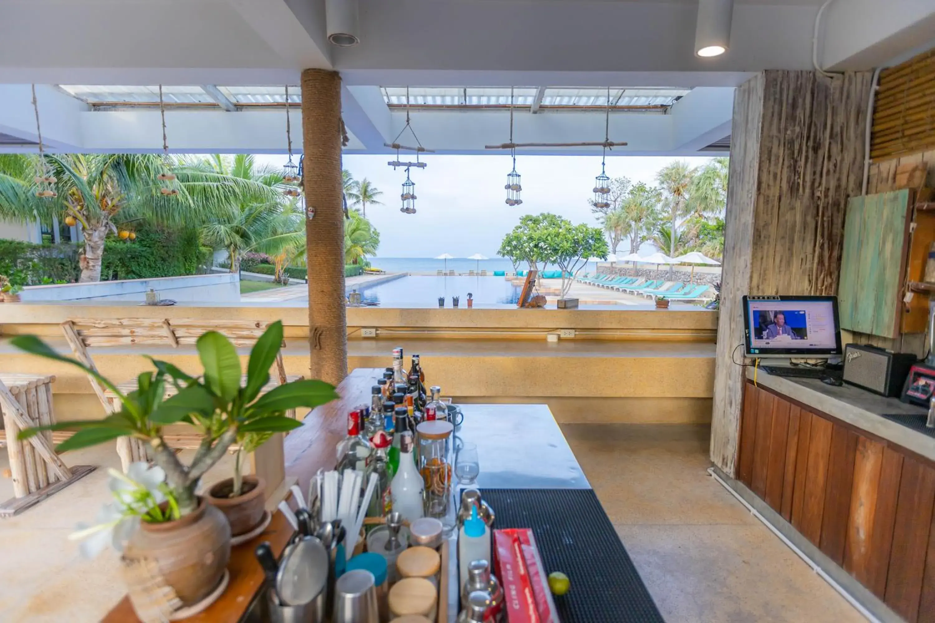 Lounge or bar in Sirarun Resort Lounge or bar in Sirarun Resort