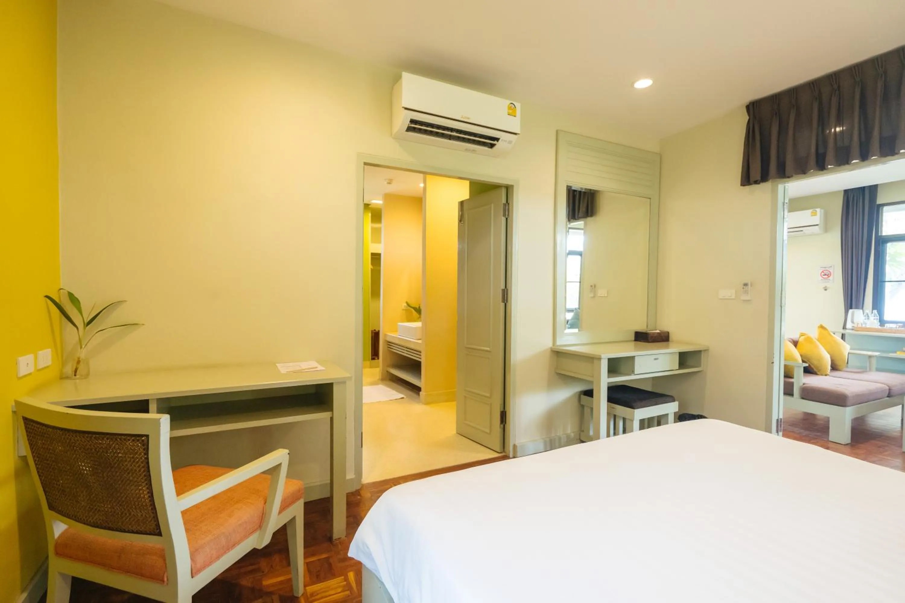 Photo of the whole room, Bed in Sirarun Resort