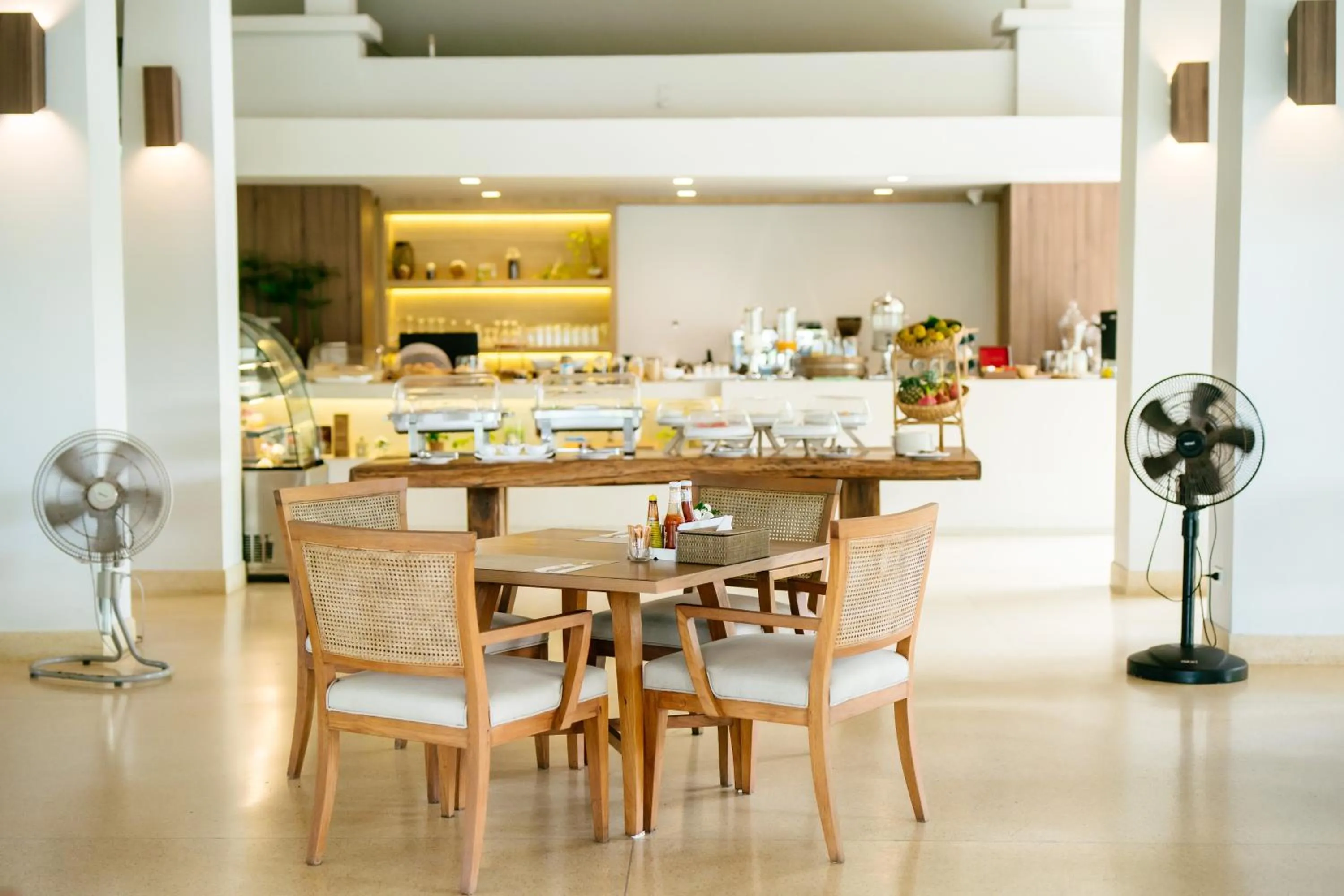 Restaurant/places to eat in Sirarun Resort