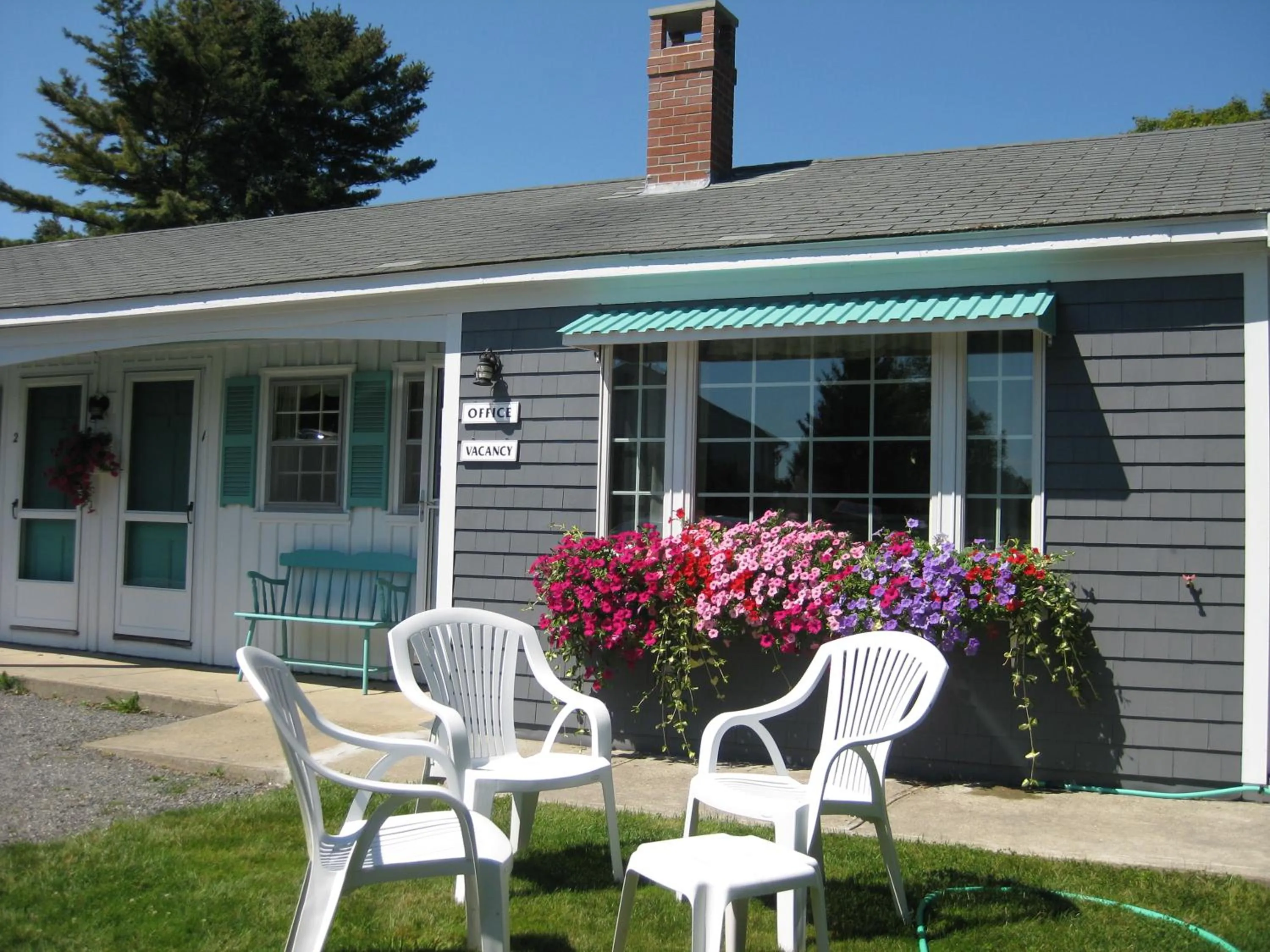 Facade/entrance in Mid-Town Motel