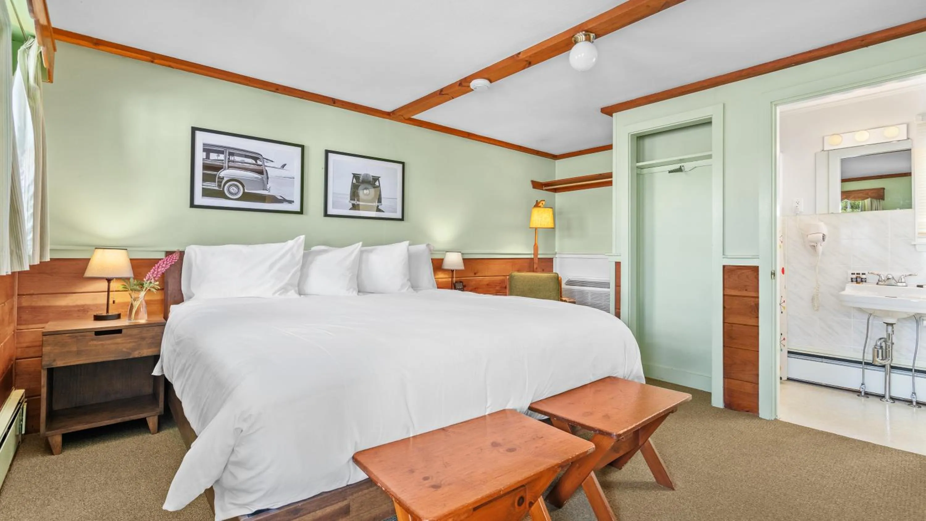 Bed in Mid-Town Motel