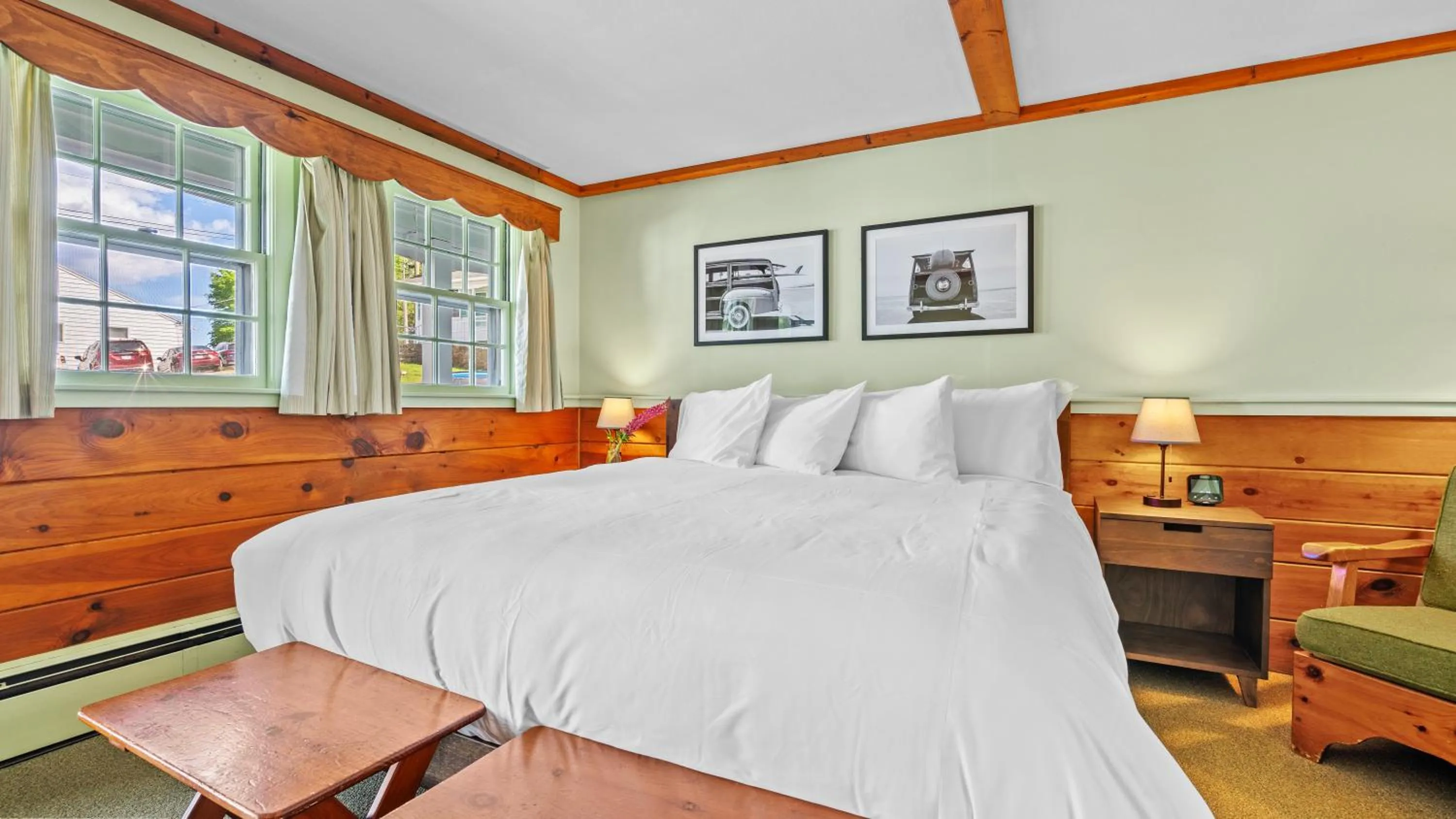 Bed in Mid-Town Motel