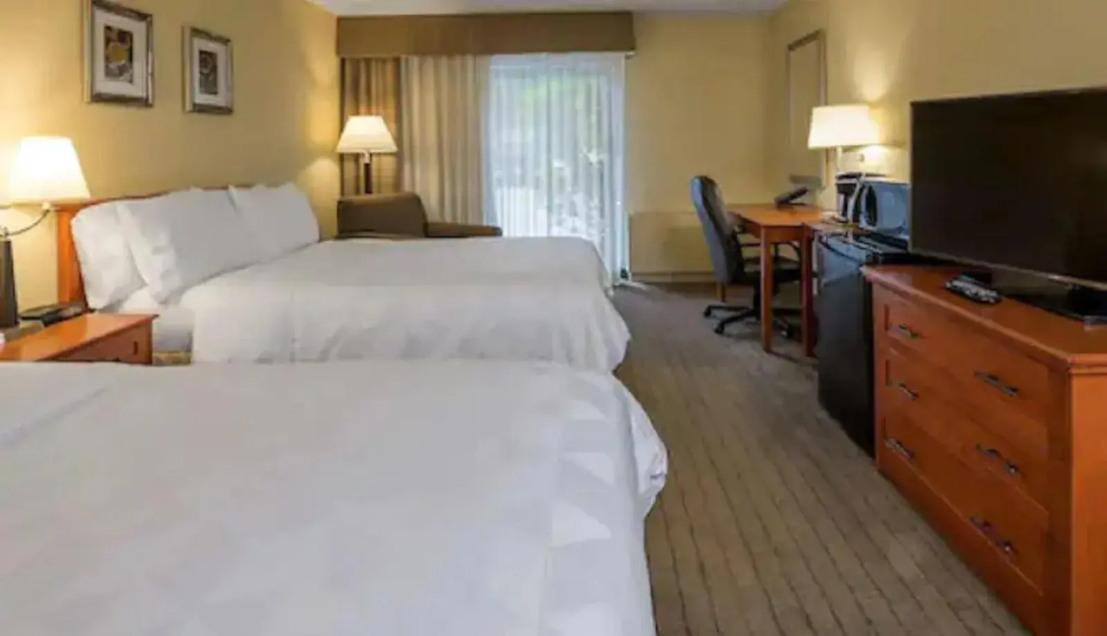 Standard Double Room with Two Double Beds Parking Area View - Non Smoking in Allure Hotel & Conference Centre, Ascend Hotel Collection Standard Double Room with Two Double Beds Parking Area View - Non Smoking in Allure Hotel & Conference Centre, Ascend Hotel Collection