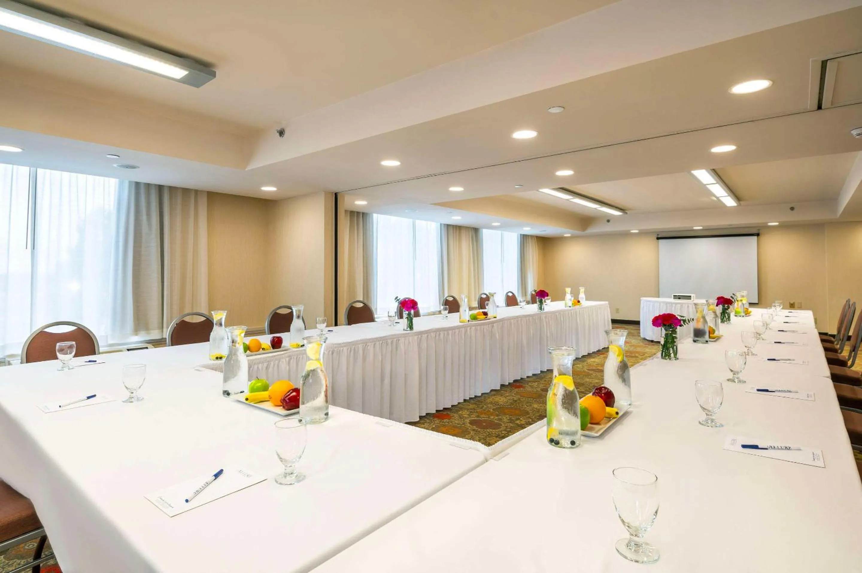 Meeting/conference room in Allure Hotel & Conference Centre, Ascend Hotel Collection
