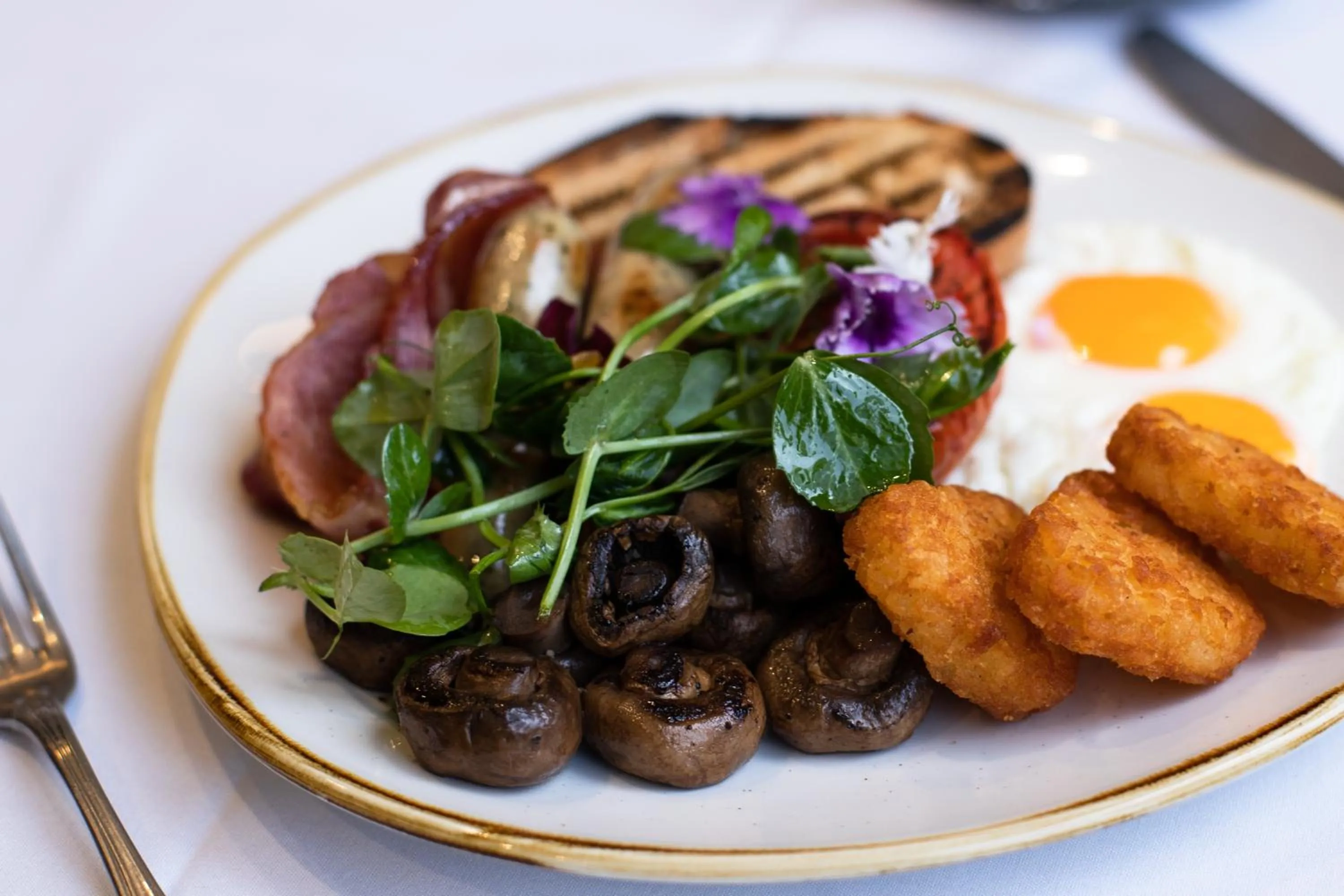 Food and drinks in The Sebel Quay West Suites Sydney