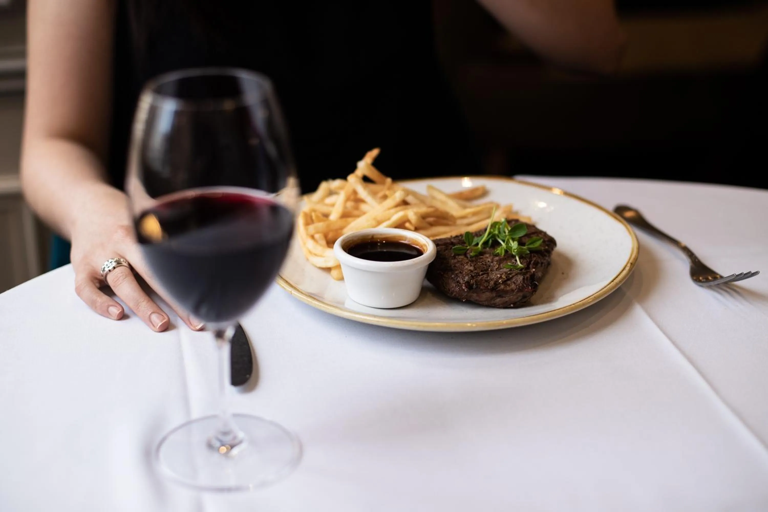 Food and drinks in The Sebel Quay West Suites Sydney