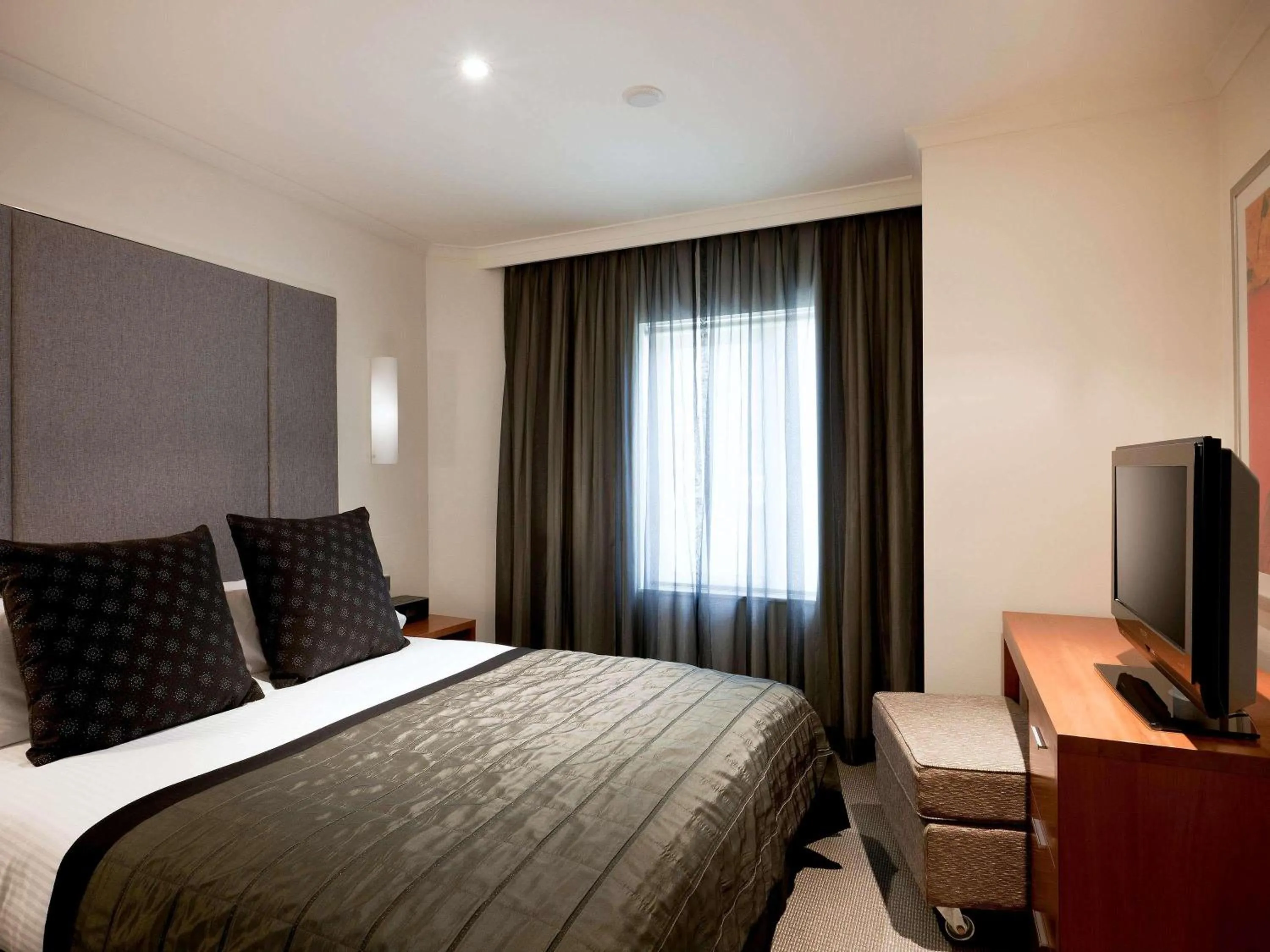 Bedroom, Bed in The Sebel Quay West Suites Sydney