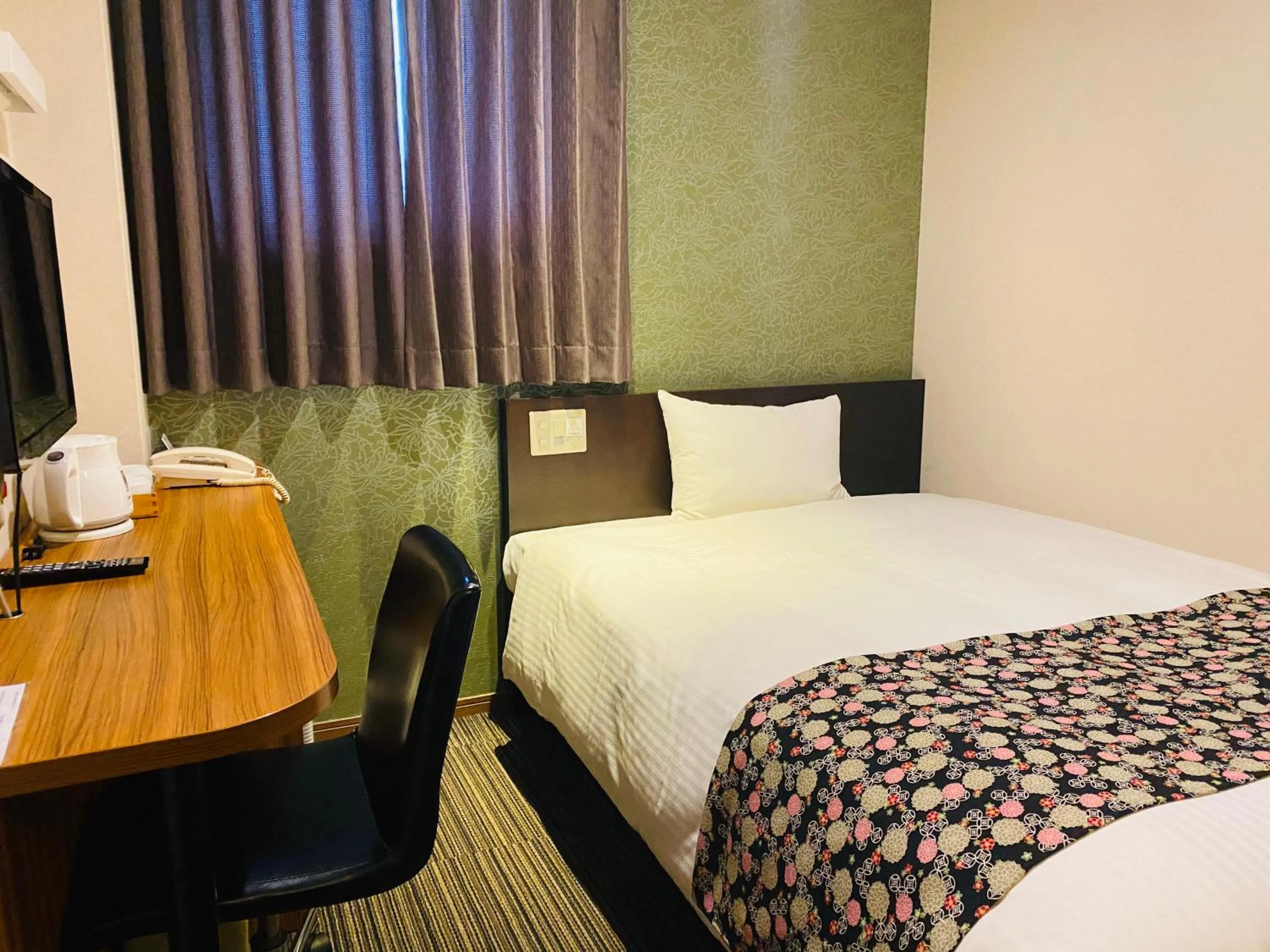 Photo of the whole room, Bed in Ueno Touganeya Hotel