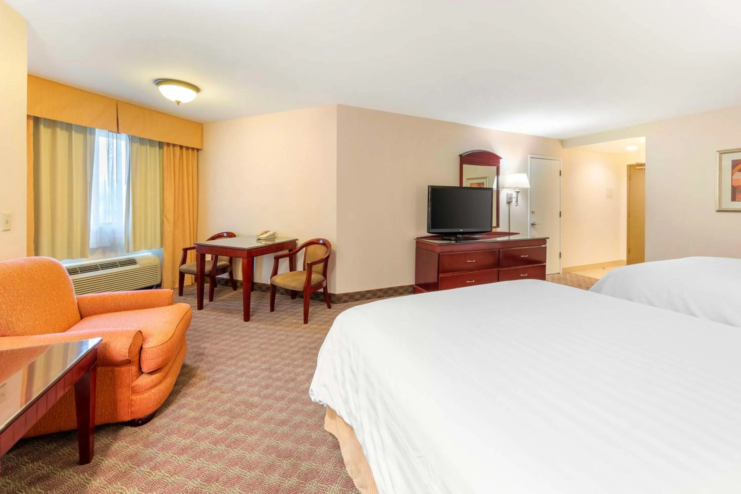 Bedroom, Bed in Best Western Plus West Covina Inn