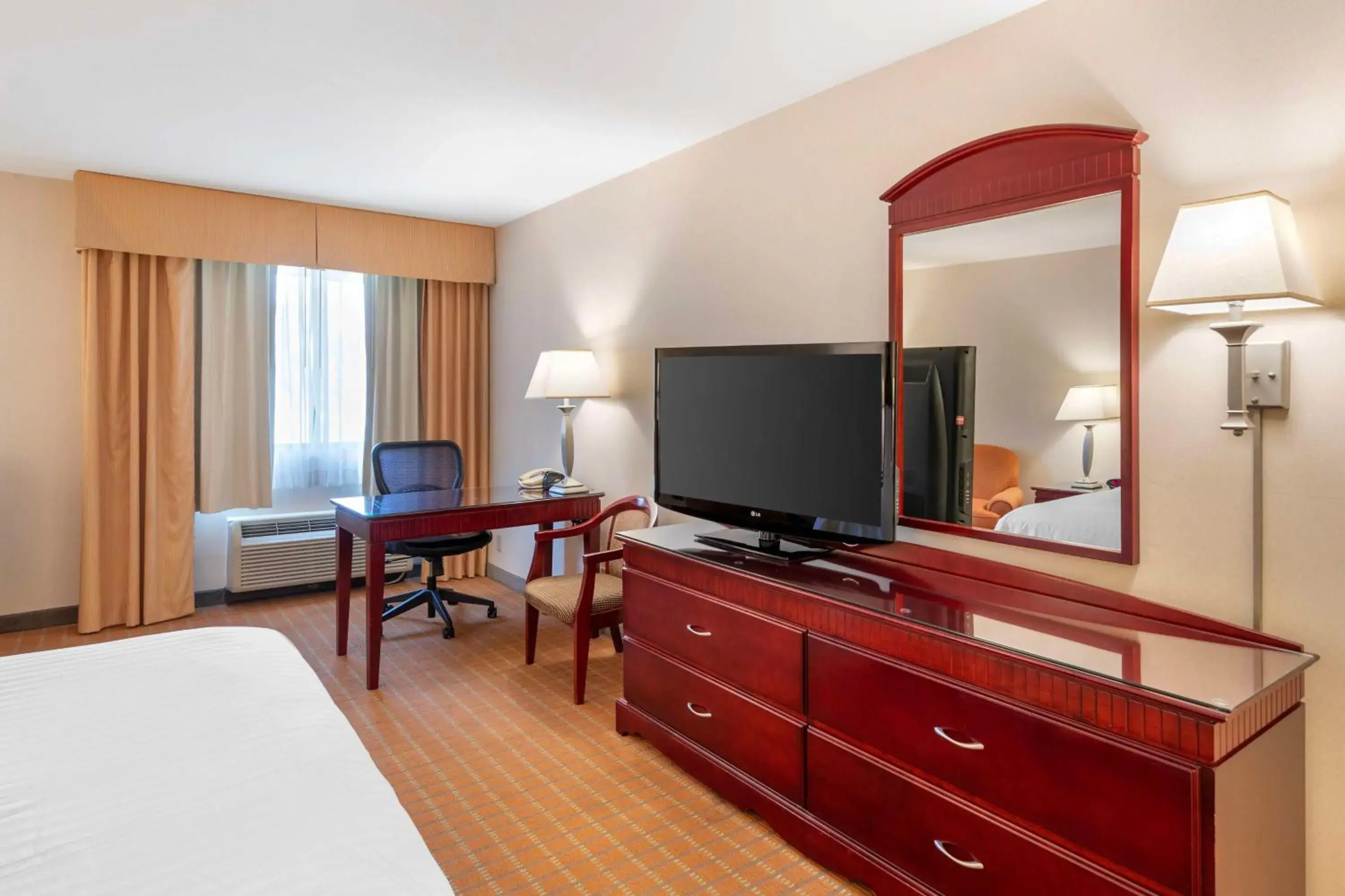 Bedroom, Bed in Best Western Plus West Covina Inn Bedroom, Bed in Best Western Plus West Covina Inn