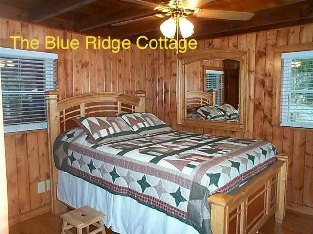 Bed in Mountain Aire Cottages, Inn, & Glamping
