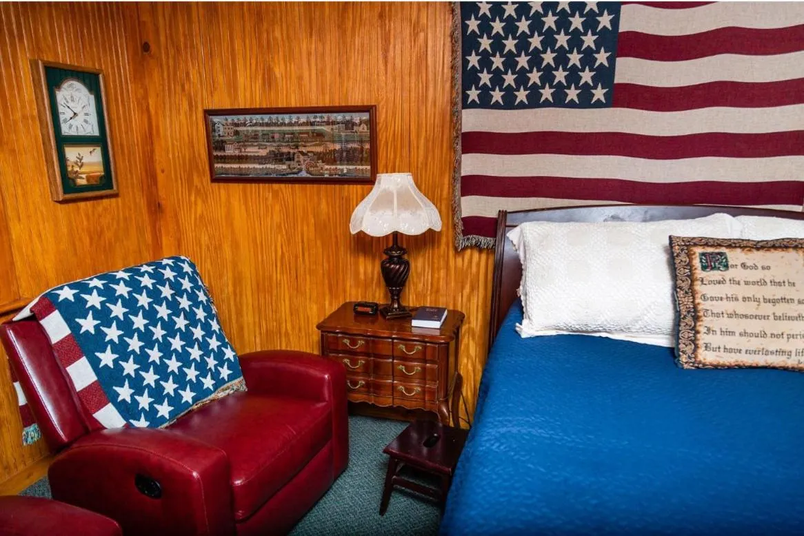 Bed in Mountain Aire Cottages, Inn, & Glamping