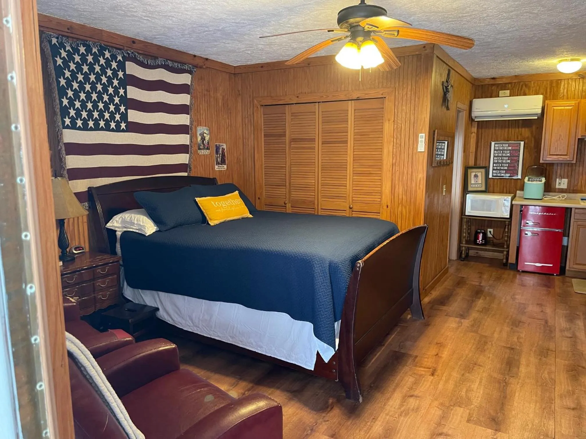 Bed in Mountain Aire Cottages, Inn, & Glamping