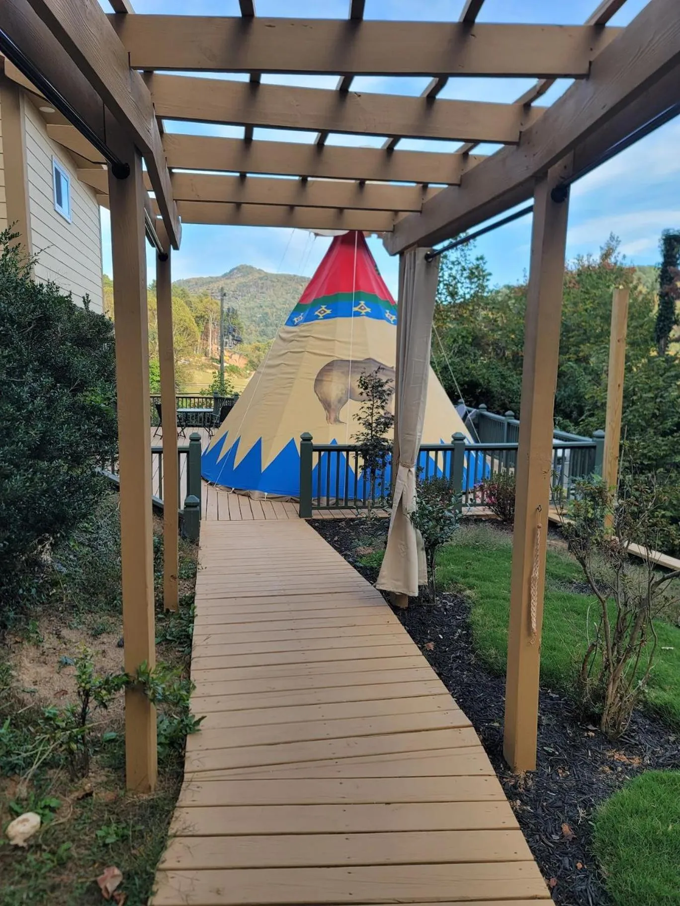 Day in Mountain Aire Cottages, Inn, & Glamping