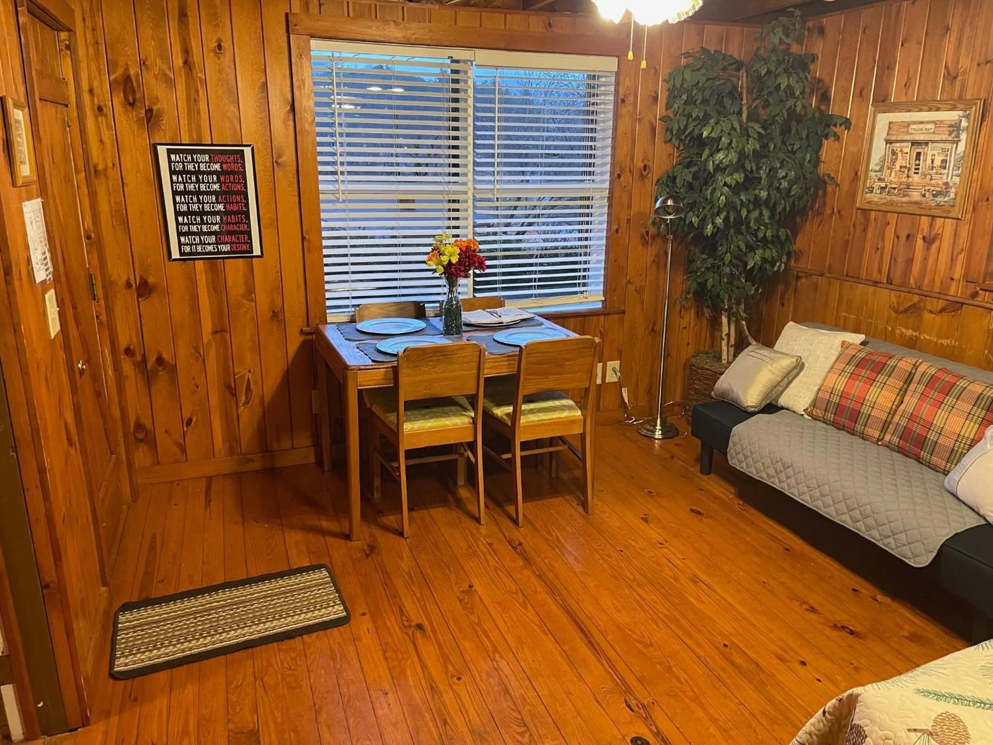Dining area in Mountain Aire Cottages, Inn, & Glamping