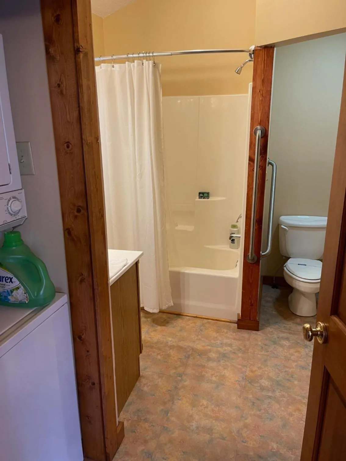 Shower in Mountain Aire Cottages, Inn, & Glamping