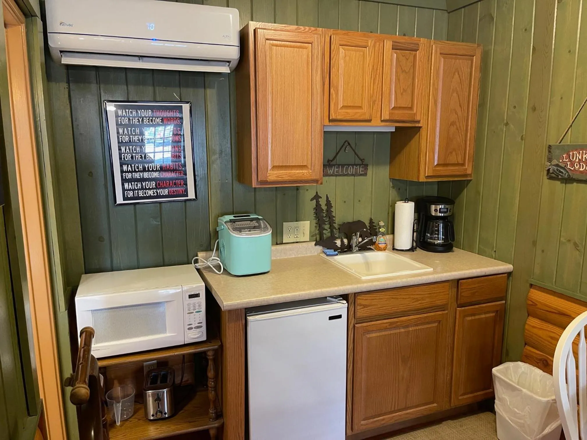 Kitchen or kitchenette in Mountain Aire Cottages, Inn, & Glamping