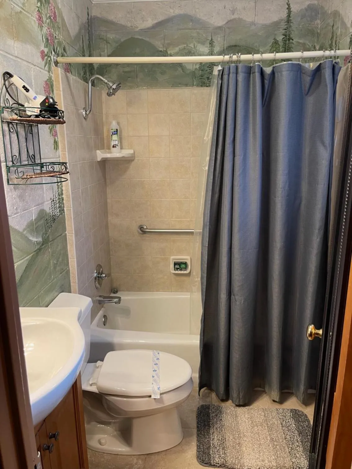 Shower in Mountain Aire Cottages, Inn, & Glamping