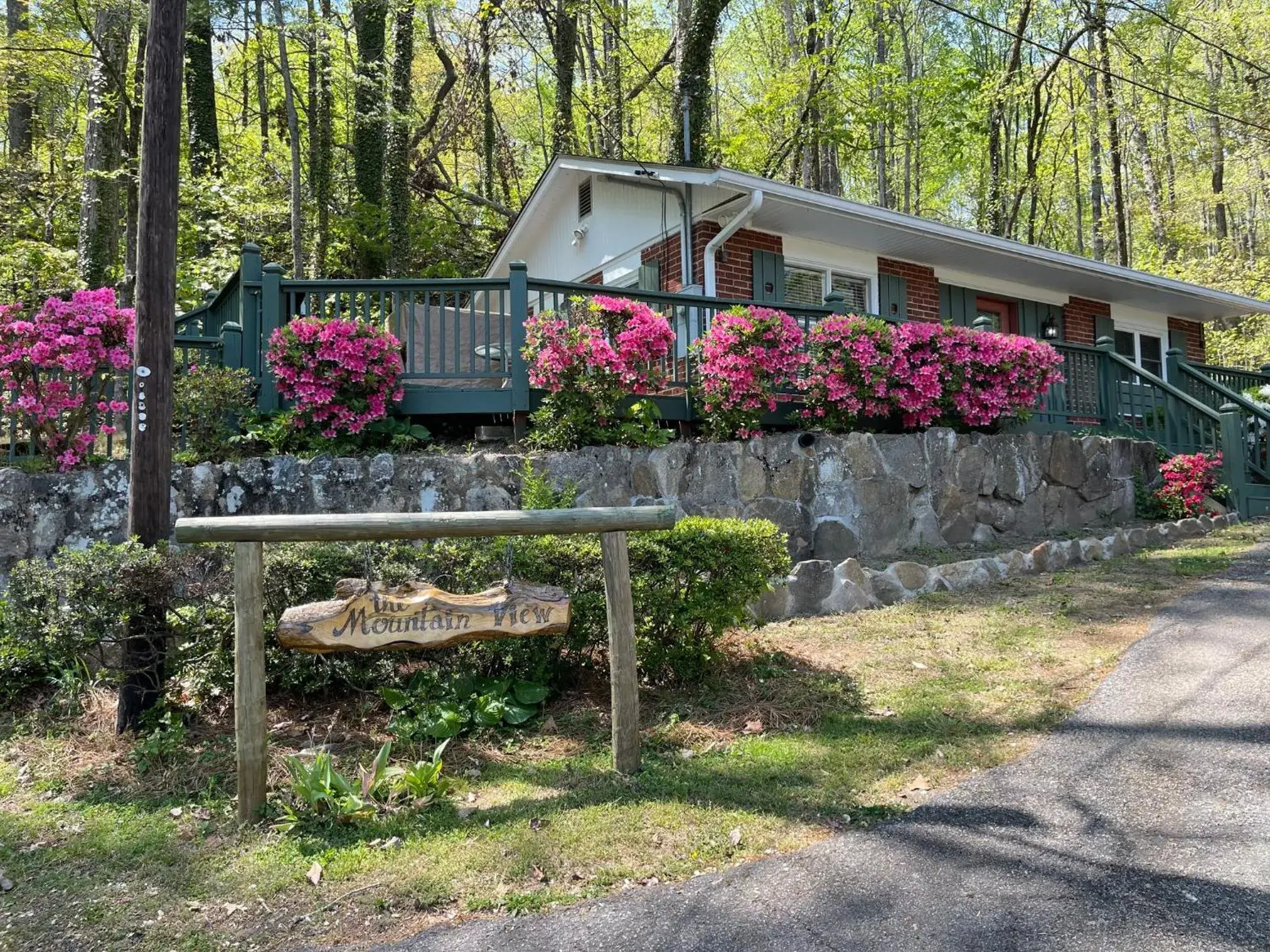 Property building in Mountain Aire Cottages, Inn, & Glamping Property building in Mountain Aire Cottages, Inn, & Glamping