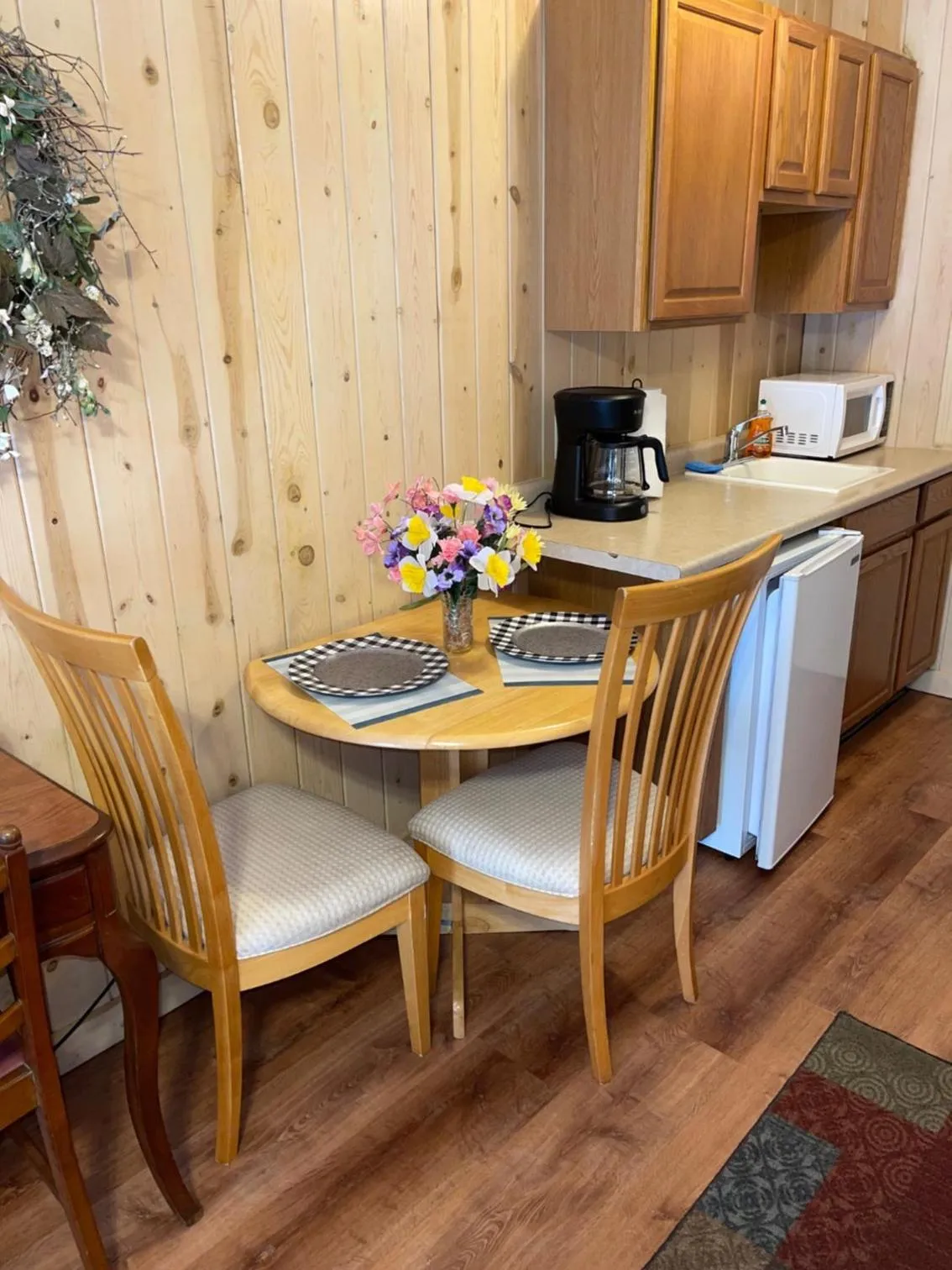 Kitchen or kitchenette in Mountain Aire Cottages, Inn, & Glamping