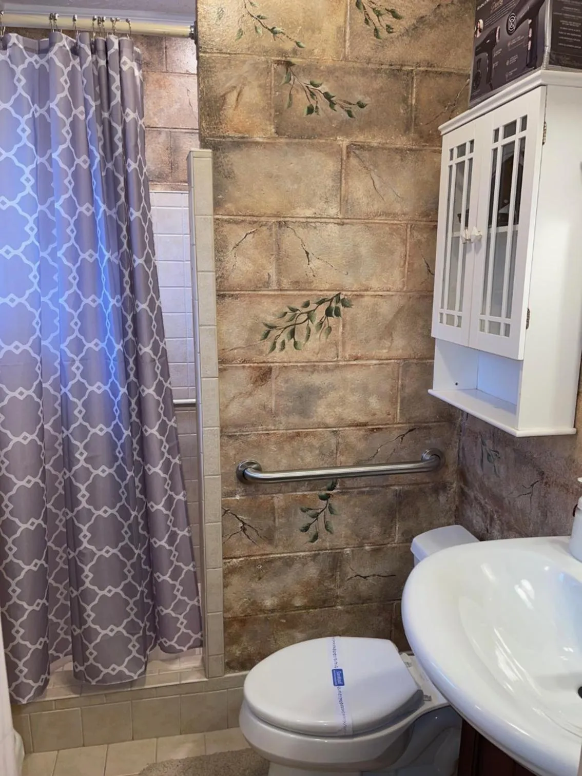 Shower in Mountain Aire Cottages, Inn, & Glamping