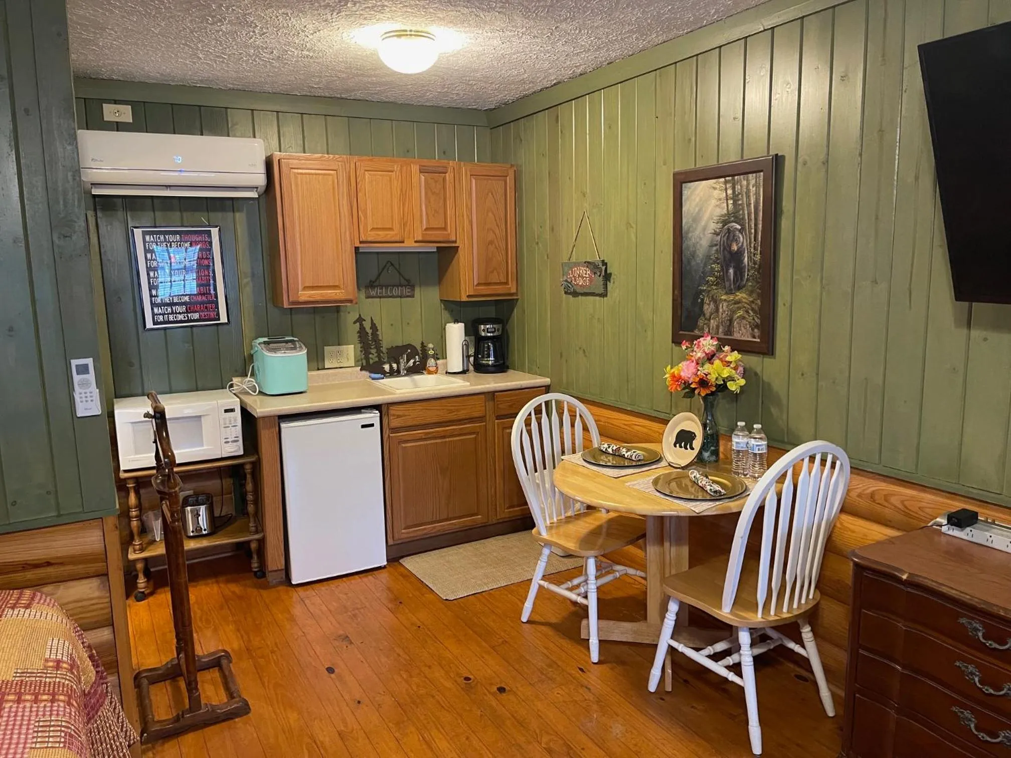 Coffee/tea facilities in Mountain Aire Cottages, Inn, & Glamping