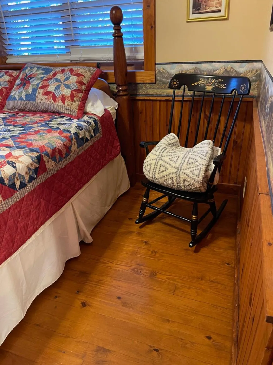 Bed in Mountain Aire Cottages, Inn, & Glamping