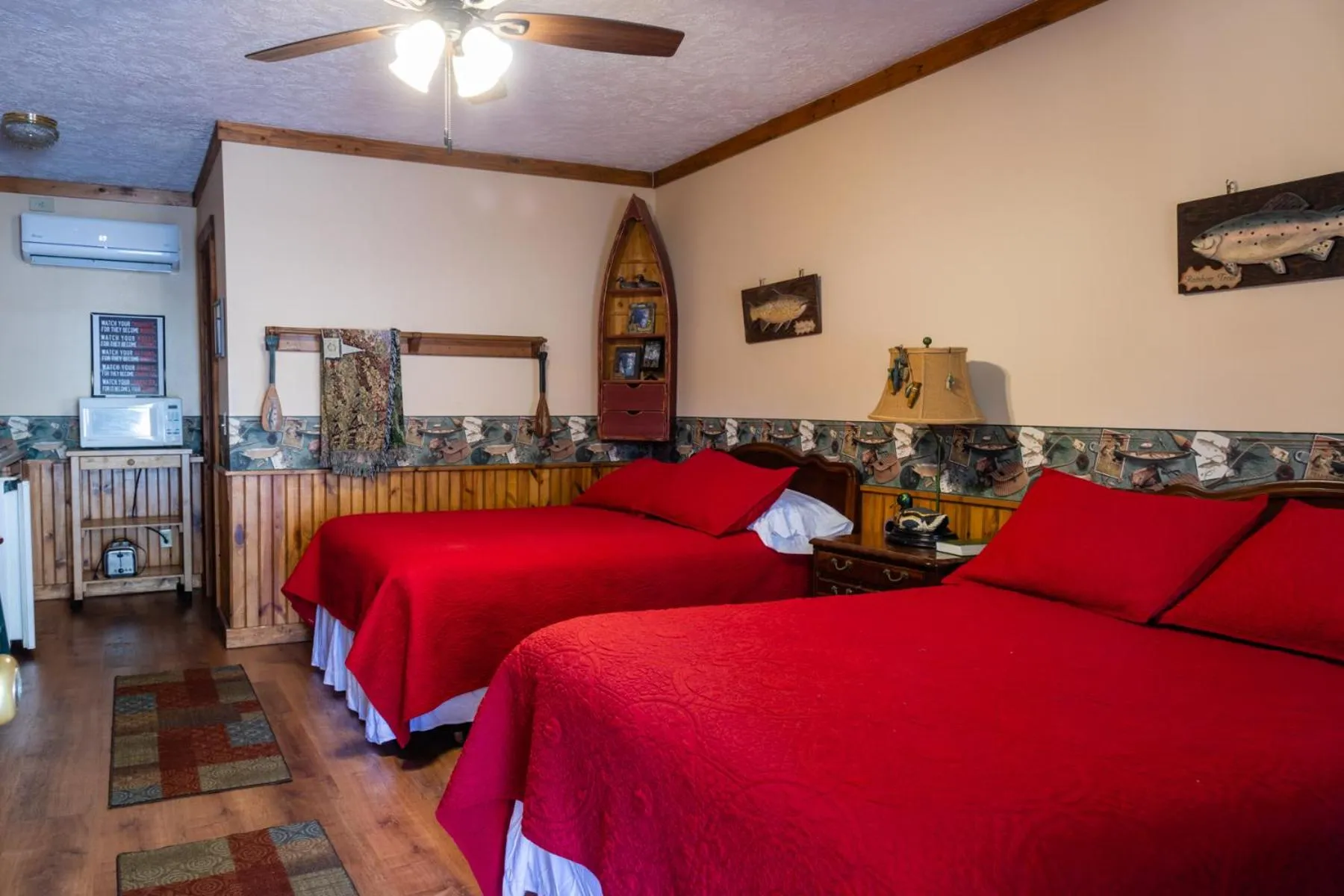 Bed in Mountain Aire Cottages, Inn, & Glamping