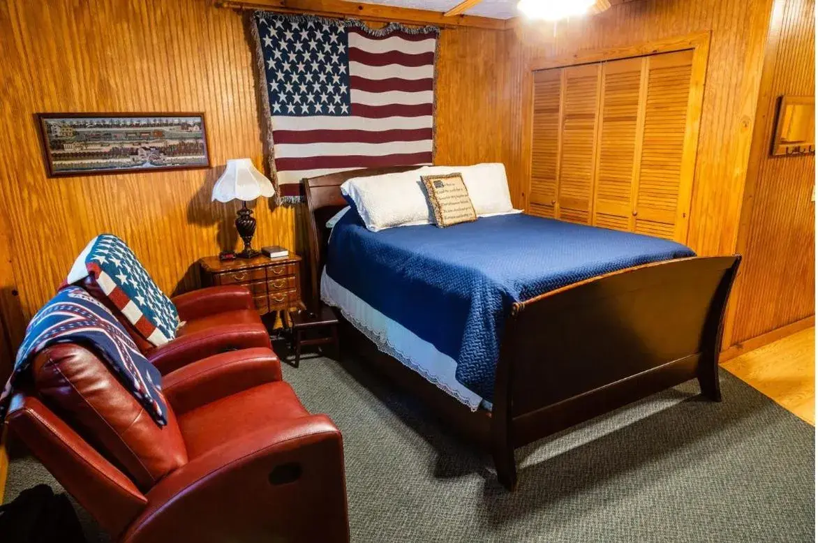 Bed in Mountain Aire Cottages, Inn, & Glamping Bed in Mountain Aire Cottages, Inn, & Glamping
