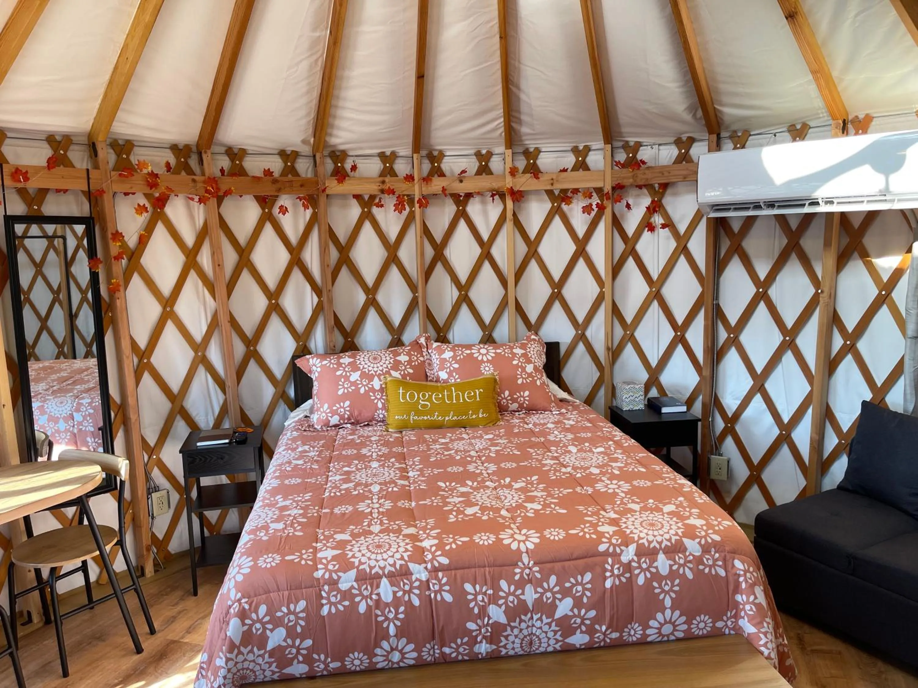 Bed in Mountain Aire Cottages, Inn, & Glamping