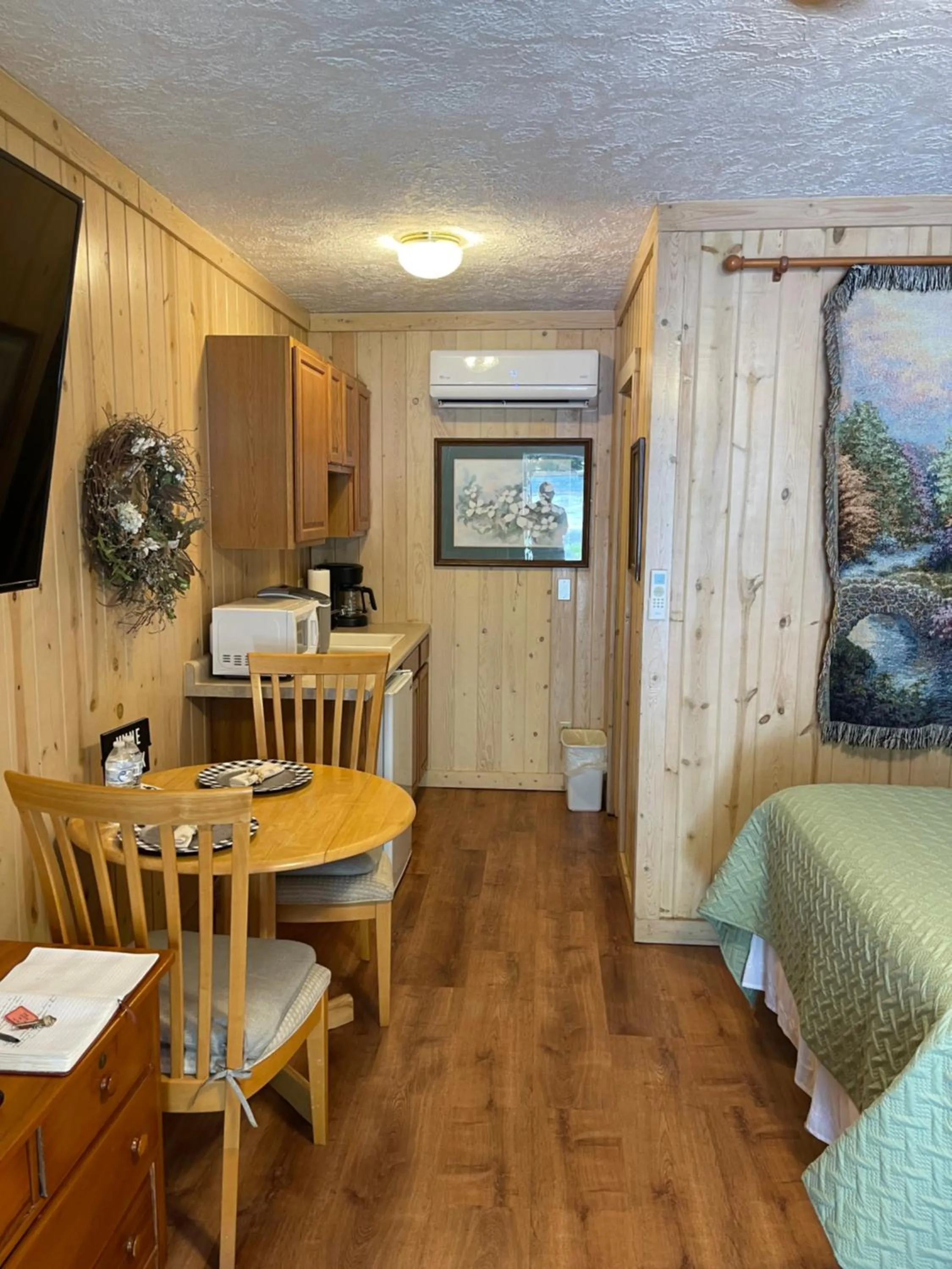 Kitchen or kitchenette in Mountain Aire Cottages, Inn, & Glamping