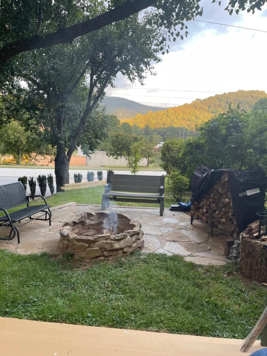 Patio in Mountain Aire Cottages, Inn, & Glamping