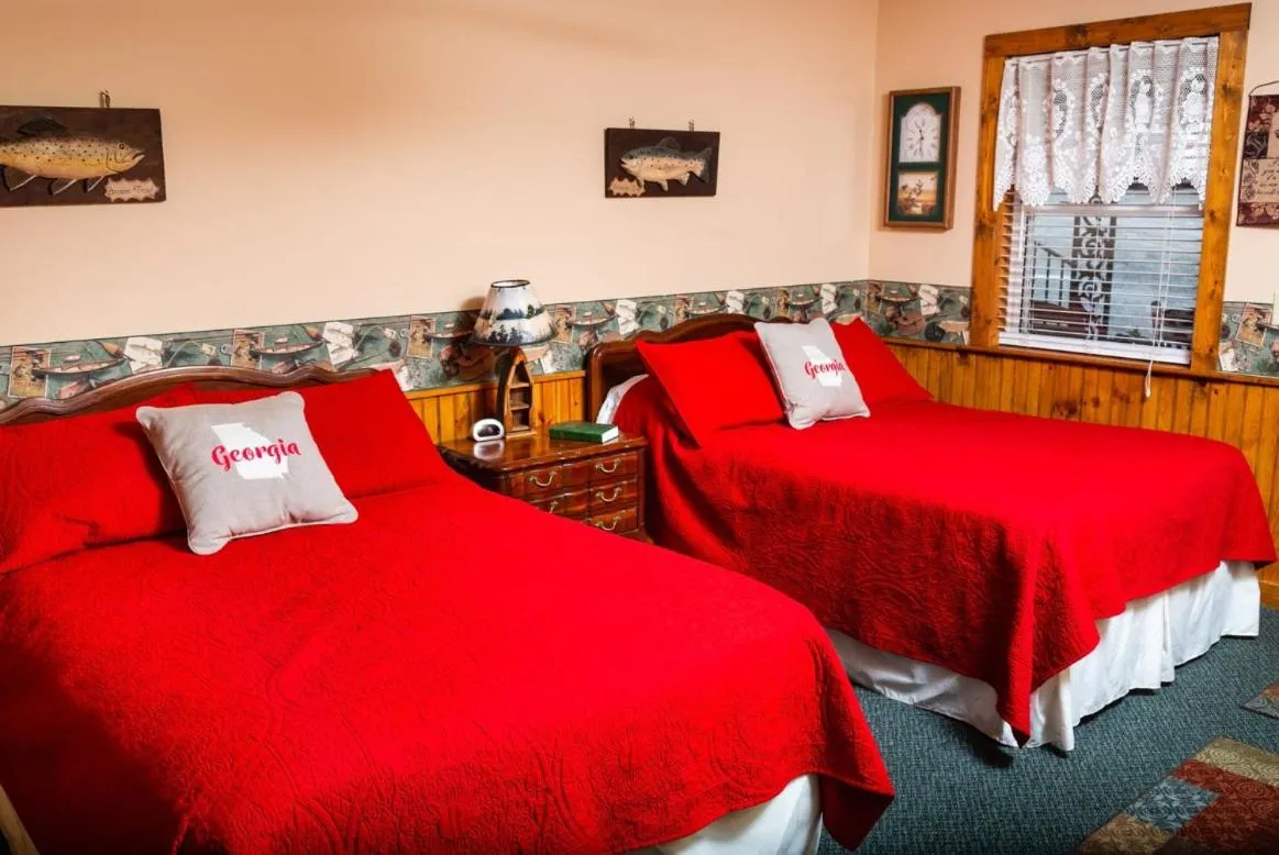 Bed in Mountain Aire Cottages, Inn, & Glamping