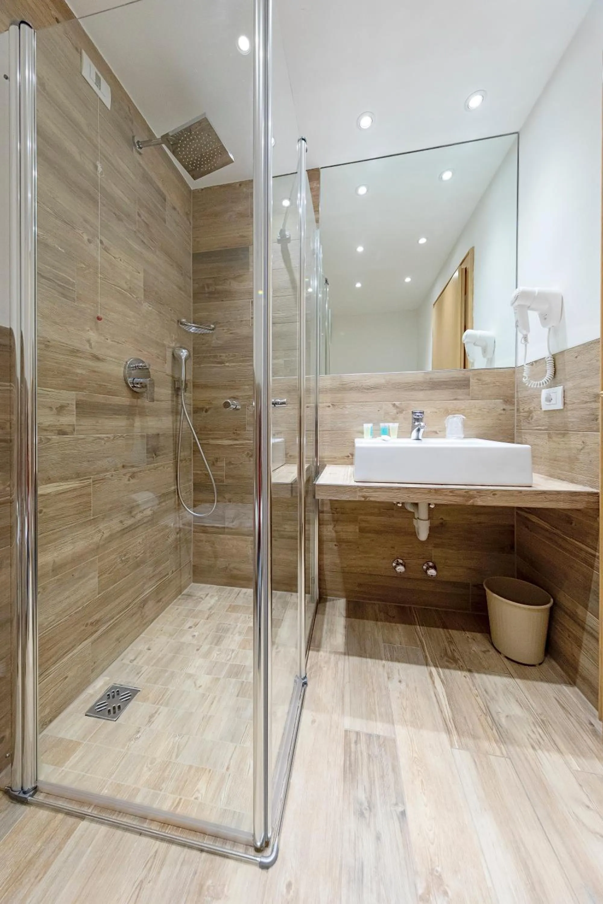 Shower in Hotel Cristiania