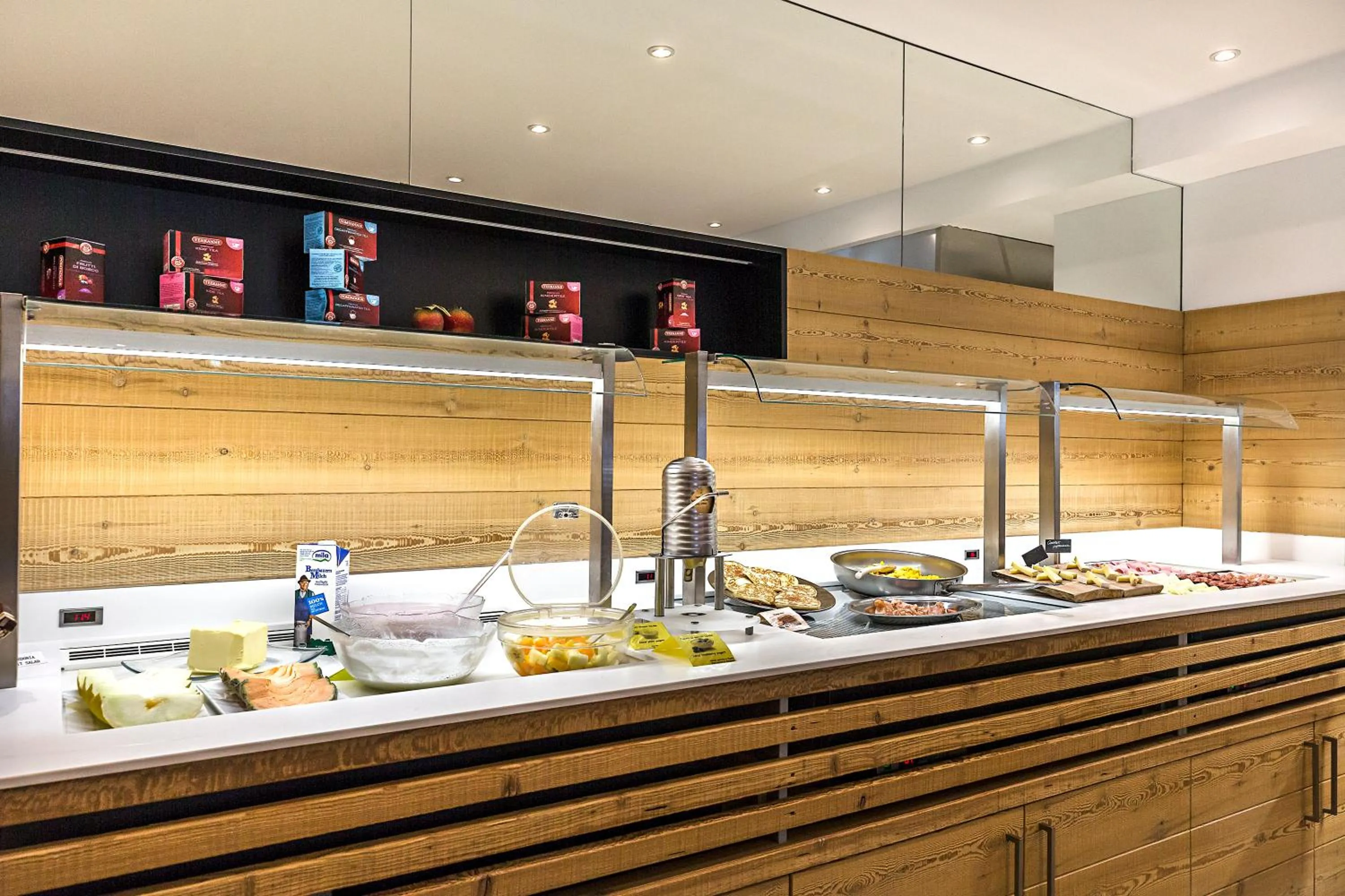 Buffet breakfast in Hotel Cristiania