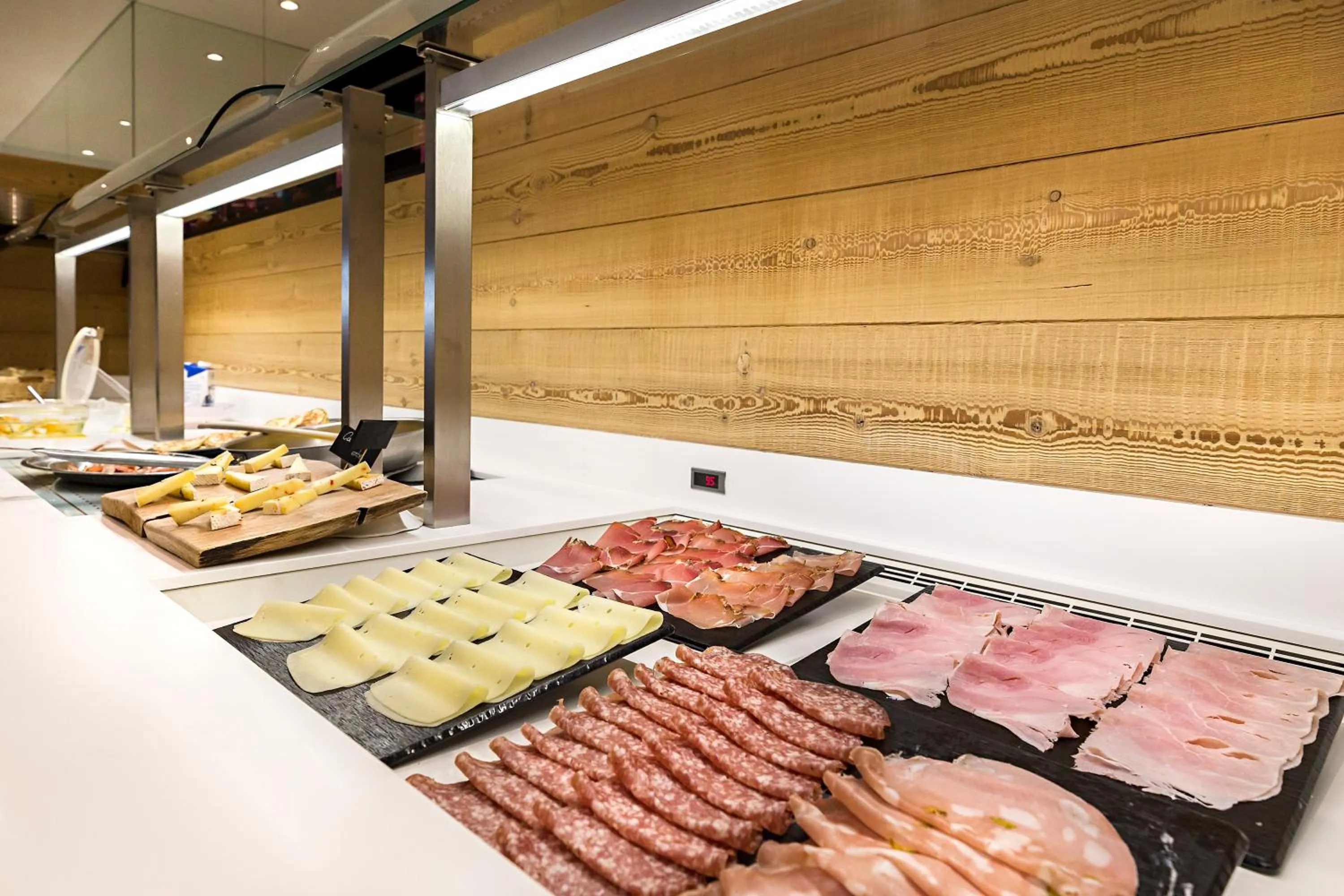 Buffet breakfast in Hotel Cristiania