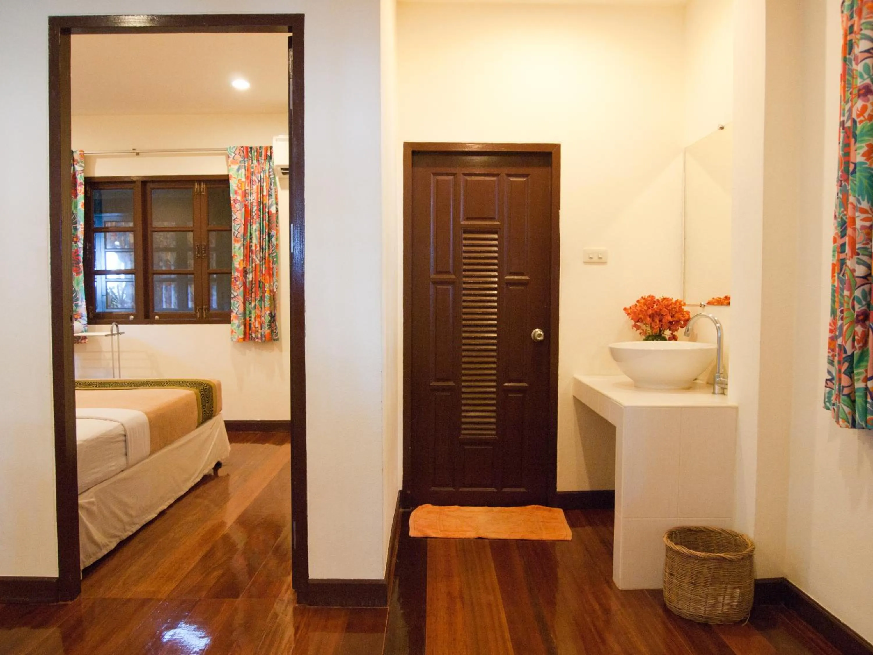 Bed in Baan Klang Aow Beach Resort