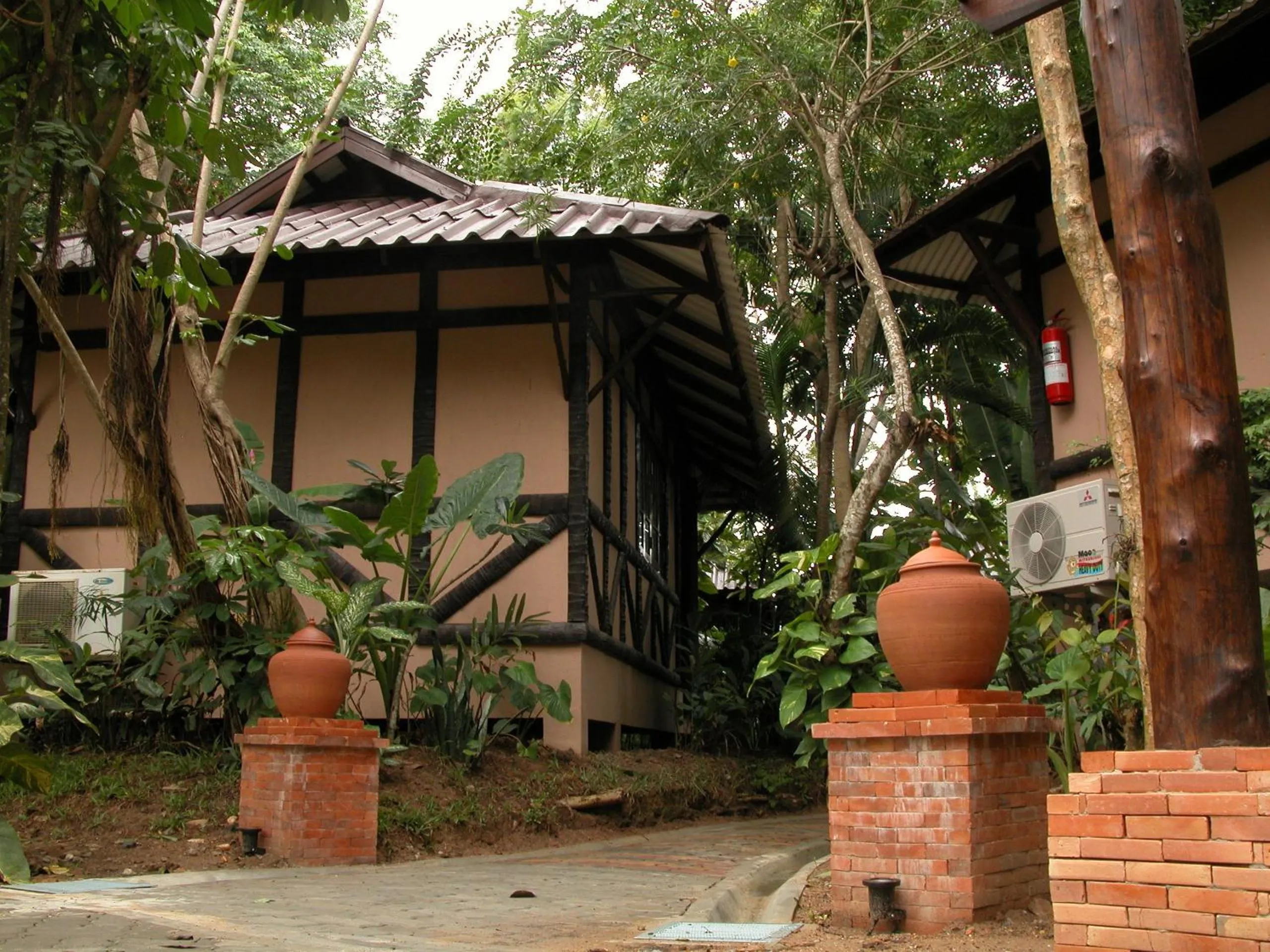 Baan Klang Aow Beach Resort