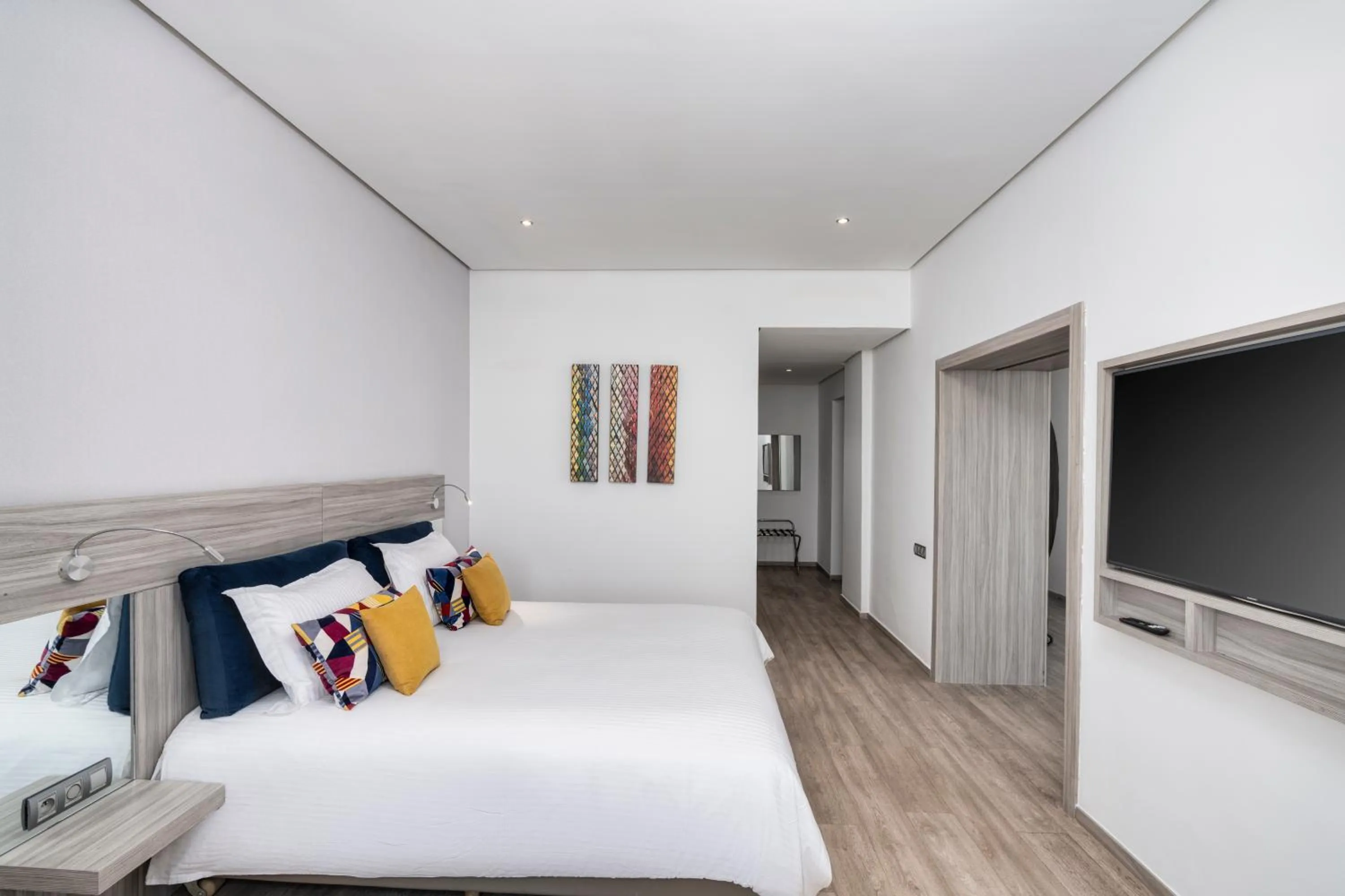 Photo of the whole room, Bed in Marina Bay City Center