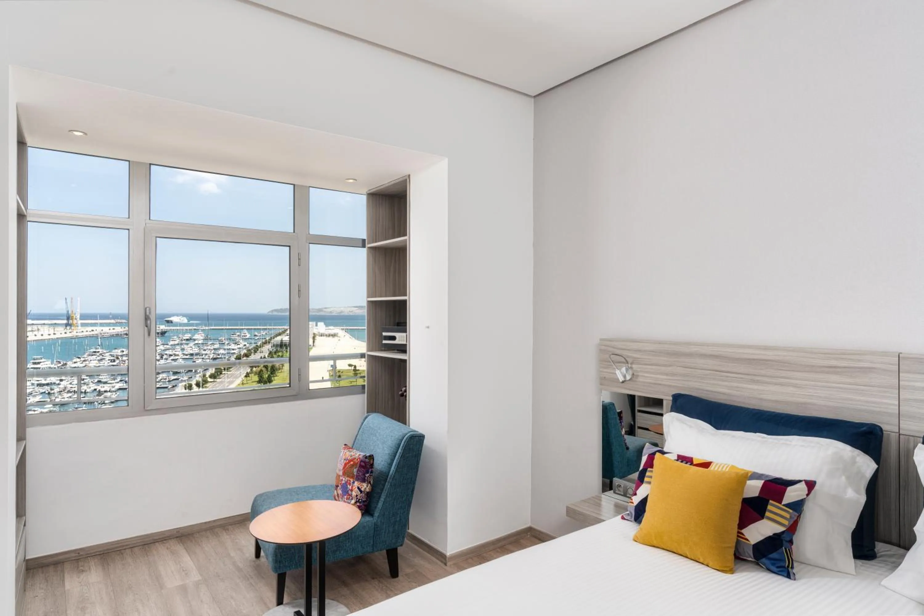 Sea view, Bed in Marina Bay City Center