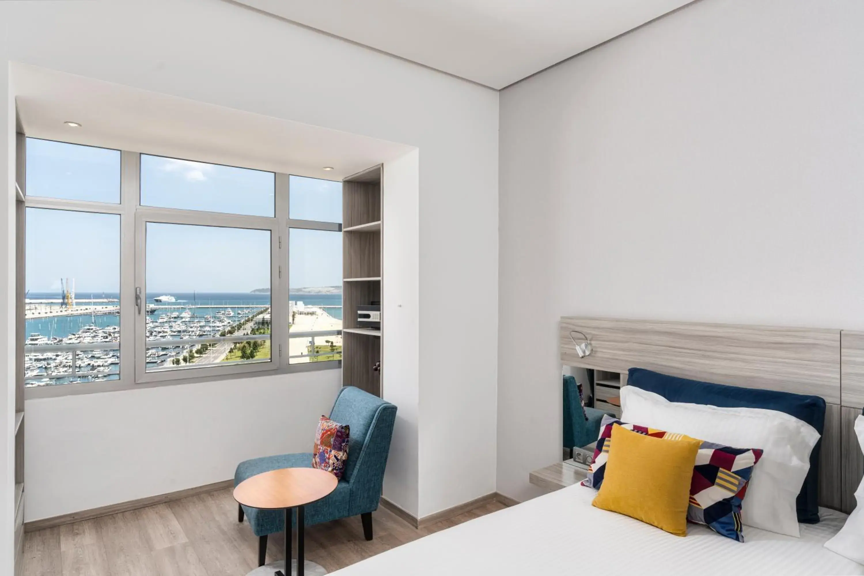 Sea view, Bed in Marina Bay City Center Sea view, Bed in Marina Bay City Center